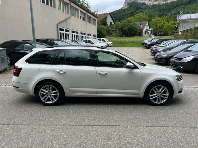 SKODA Octavia Combi 2.0 TDI Ambition DSG-image-3