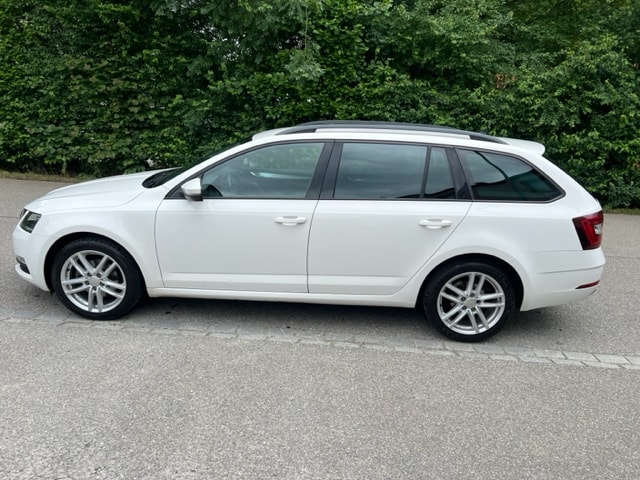 SKODA Octavia Combi 2.0 TDI Ambition DSG-image-5