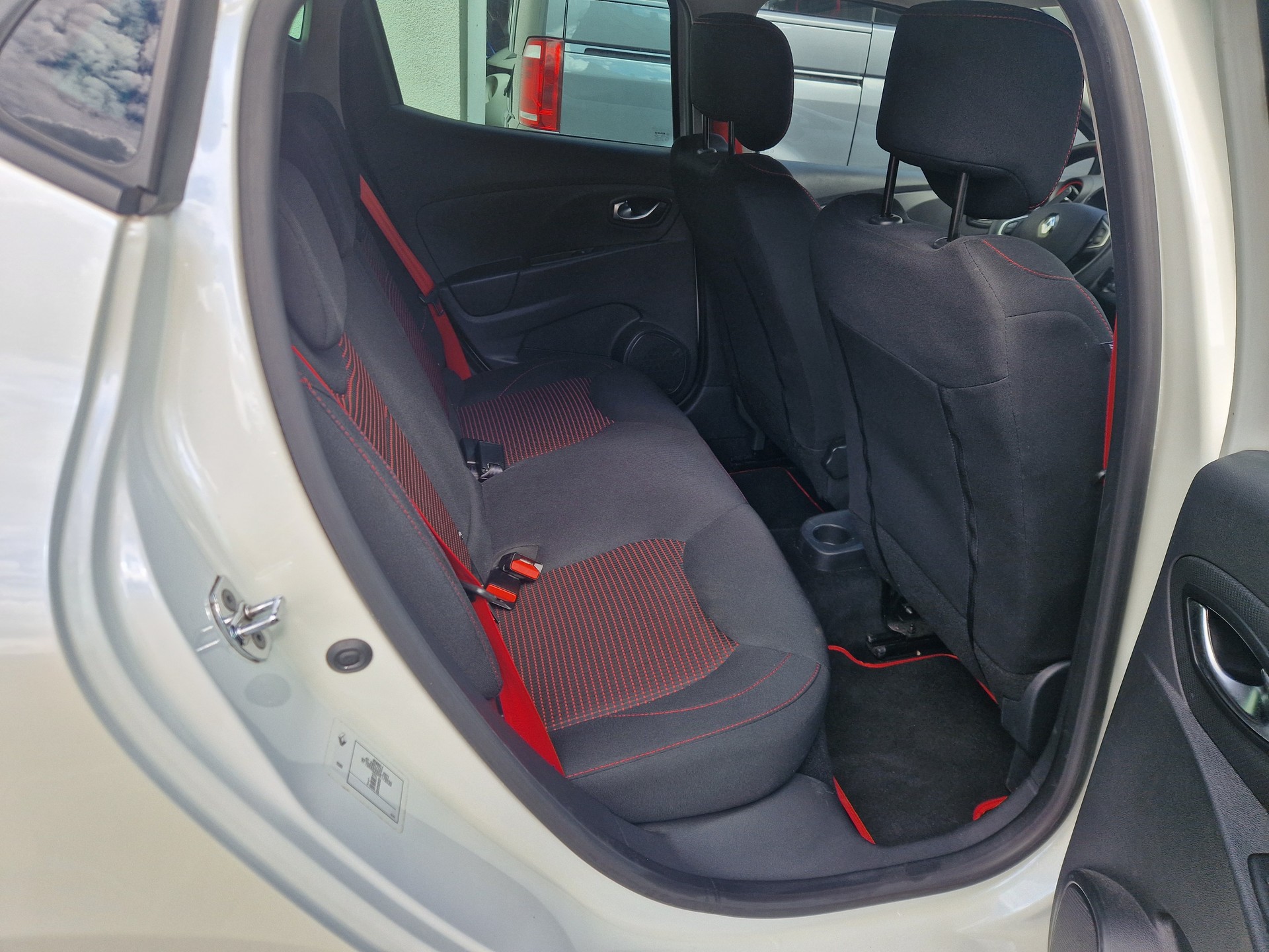 RENAULT Clio 1.6 T RS 200 EDC-image-4