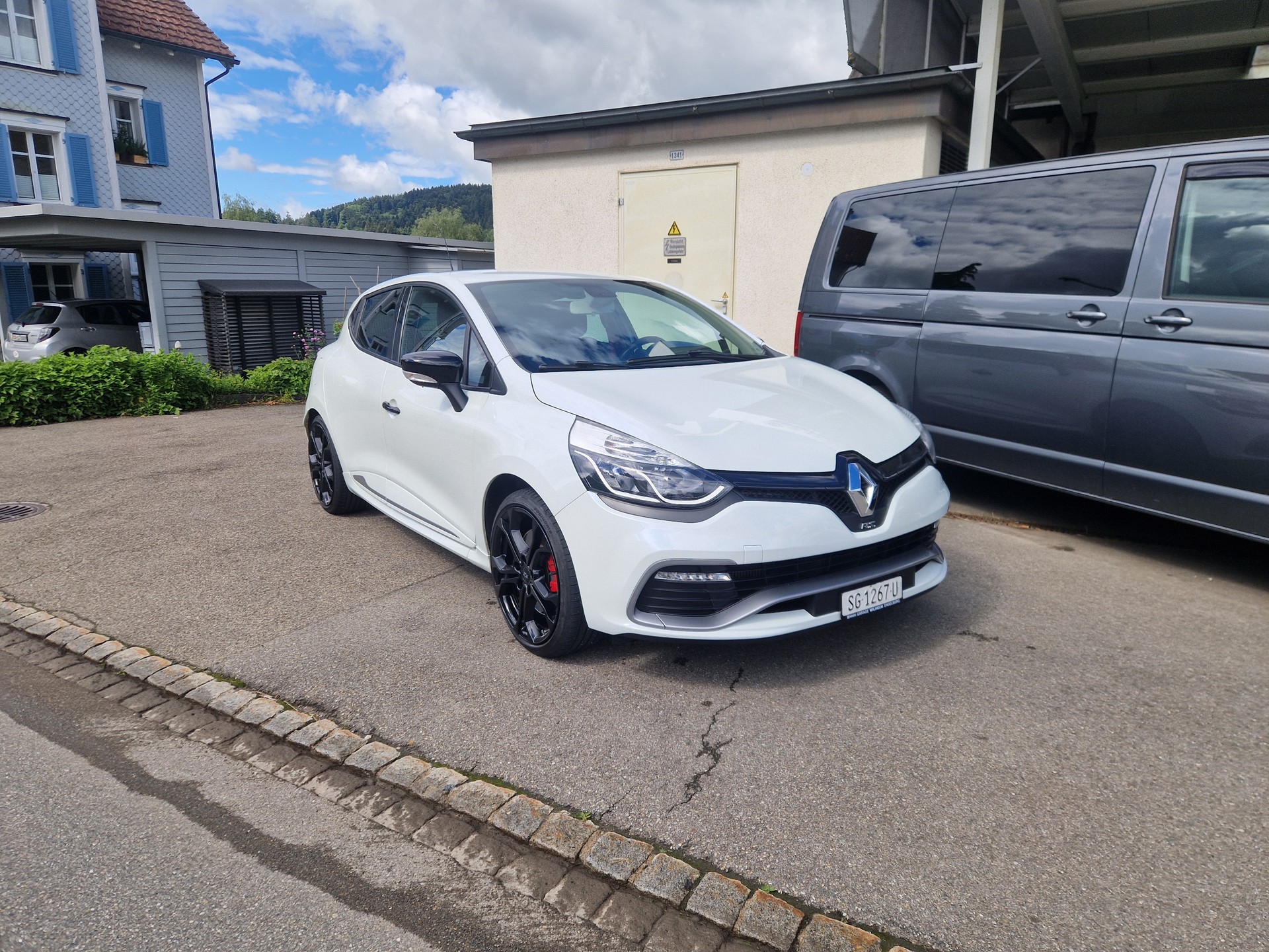 RENAULT Clio 1.6 T RS 200 EDC