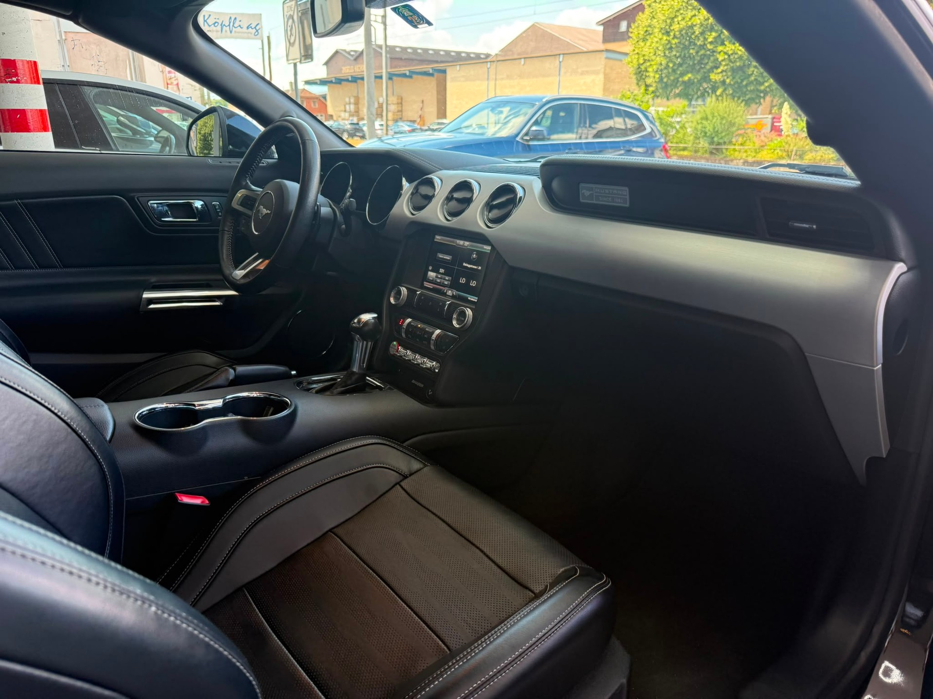 FORD Mustang Convertible 5.0 V8 GT Automat-image-11
