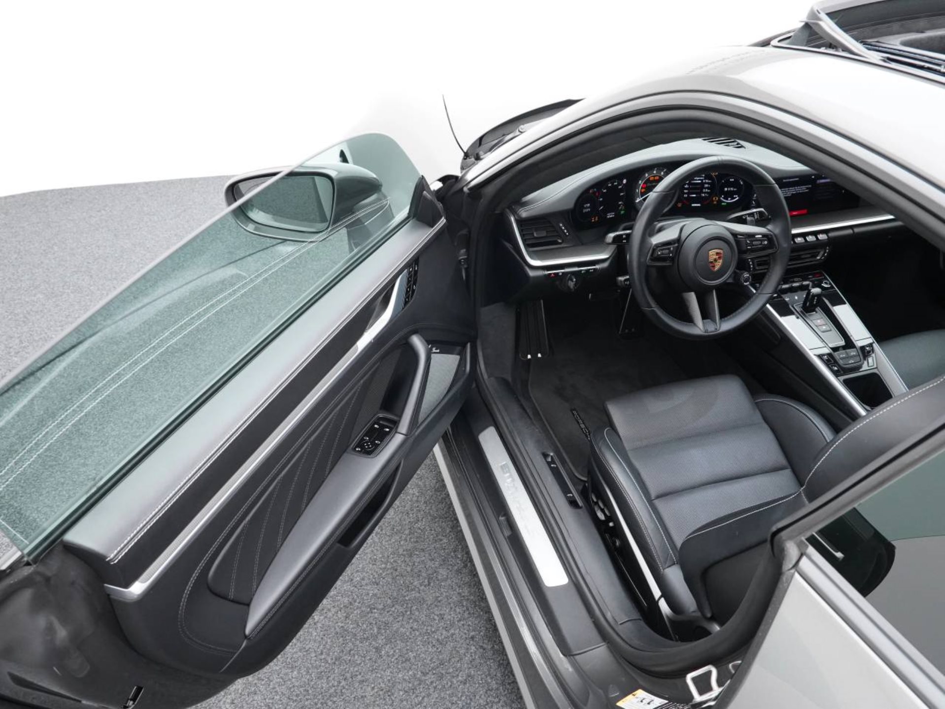 PORSCHE 911 Turbo S-showroom-element-3