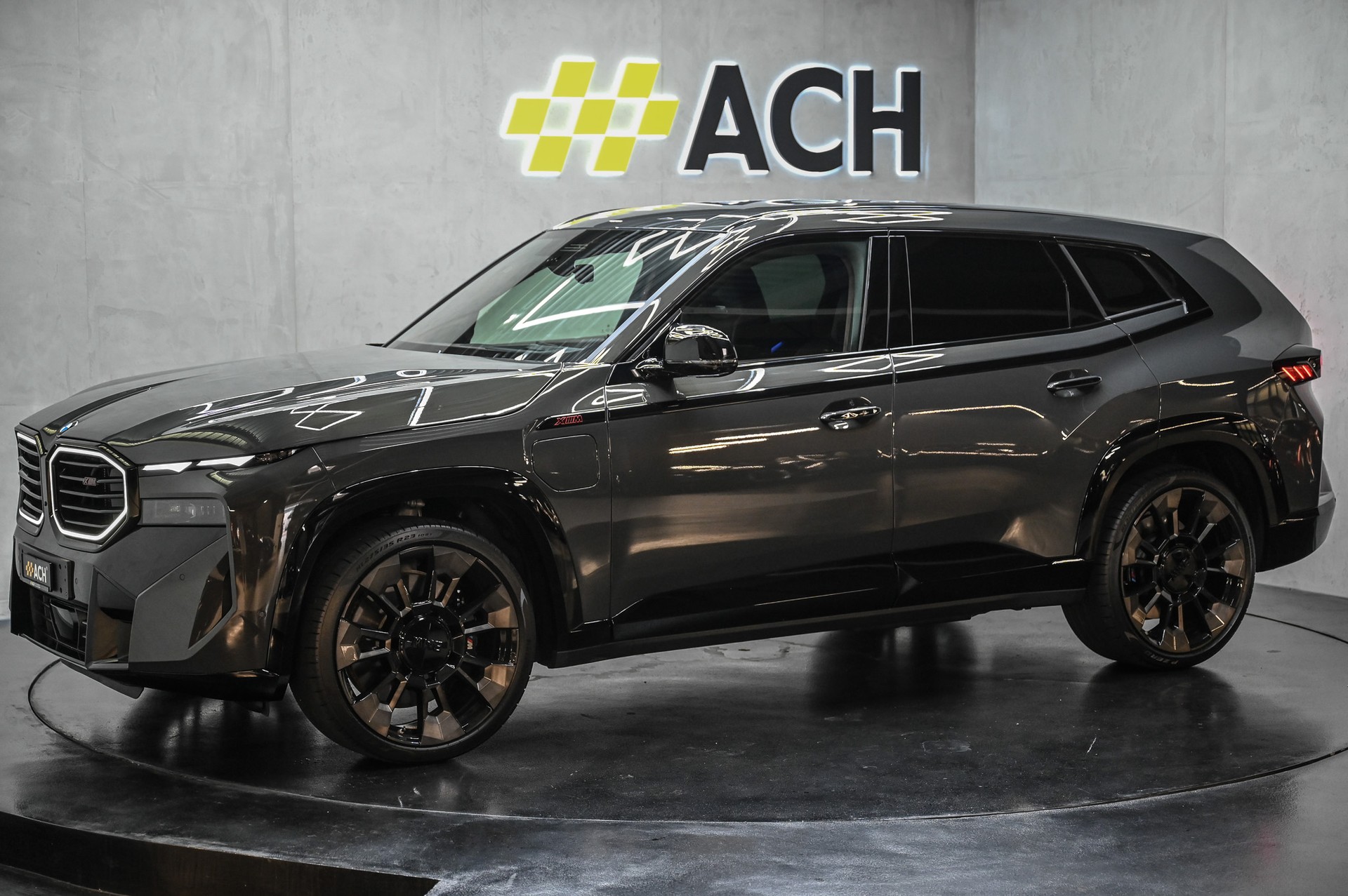 BMW XM xDrive PHEV Label-showroom-element-3
