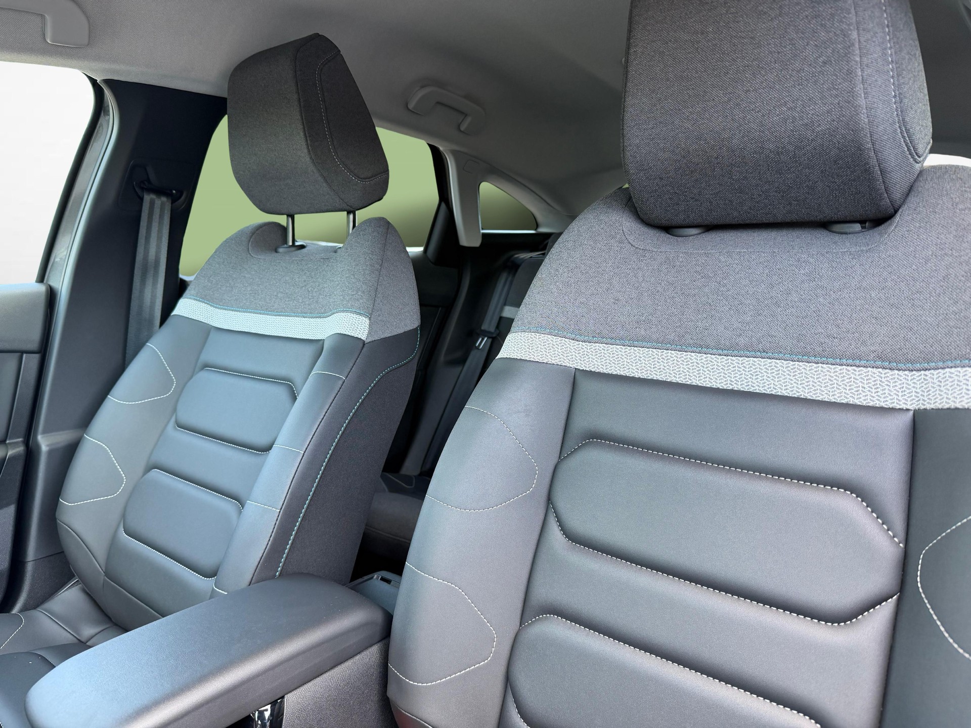 CITROEN C4 1.2 Hybrid Max-showroom-element-1