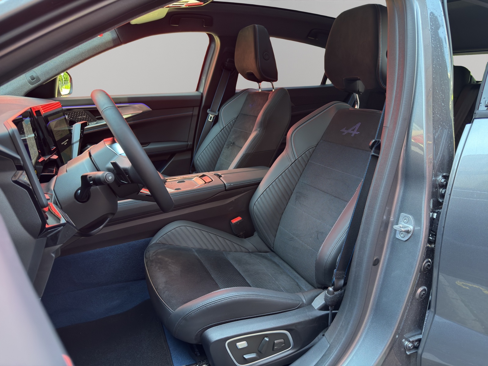 RENAULT Rafale 1.2 E-Tech Plug-in Hybrid 300 4x4 Atelier Alpine-image-3