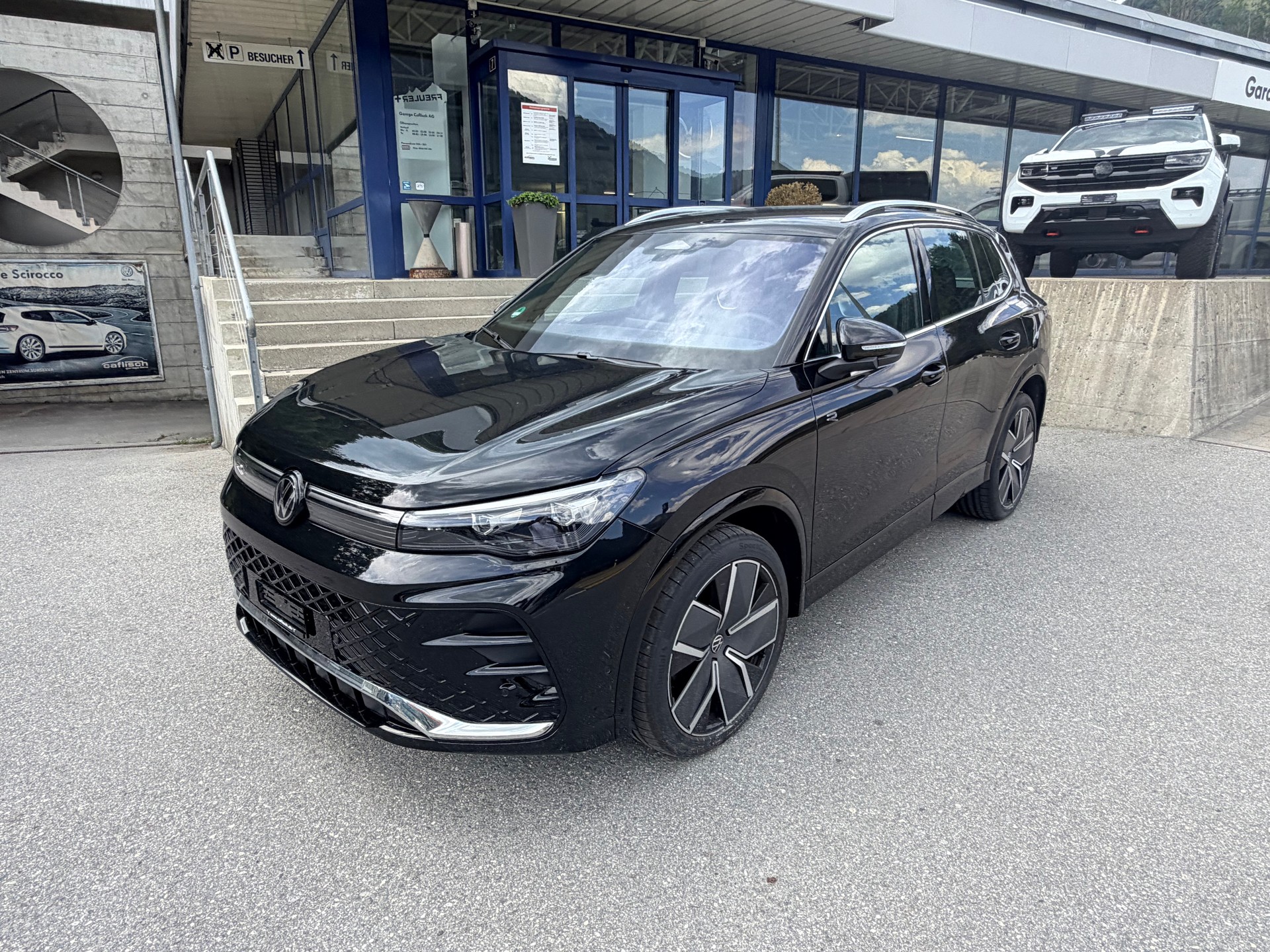 VW Tiguan 2.0 TSI R-Line DSG 4motion-showroom-element-2