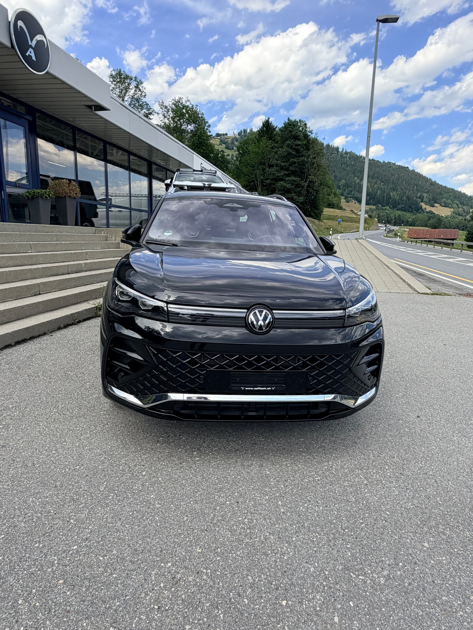 VW Tiguan 2.0 TSI R-Line DSG 4motion-showroom-element-1