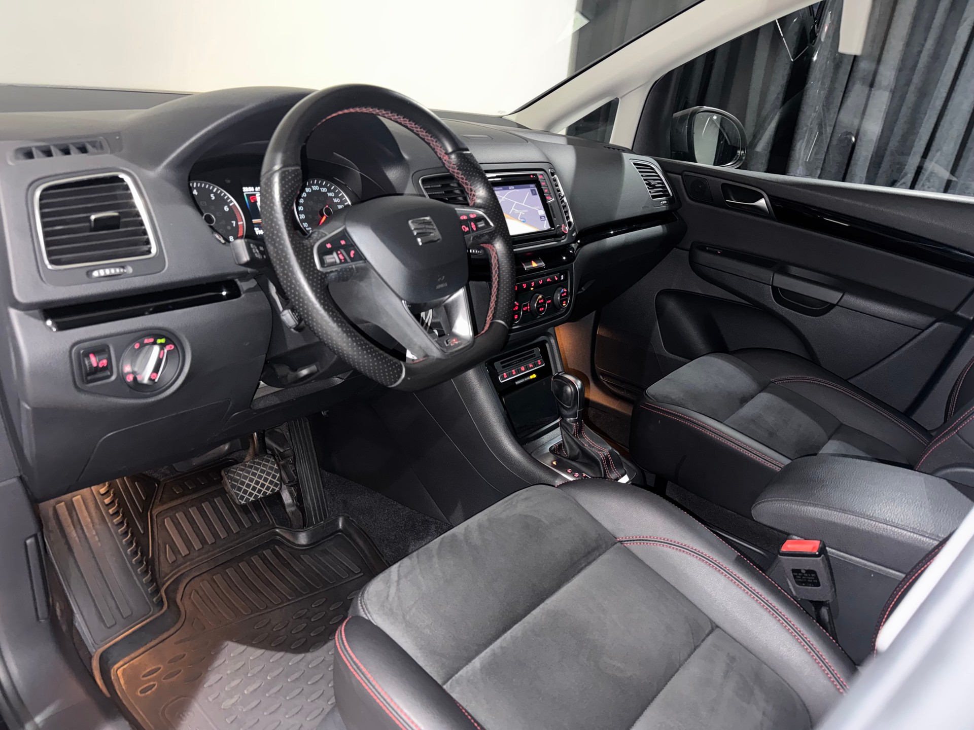SEAT Alhambra 2.0 TSI FR Line DSG | 7Sitzer | AHK 2200Kg |-image-11