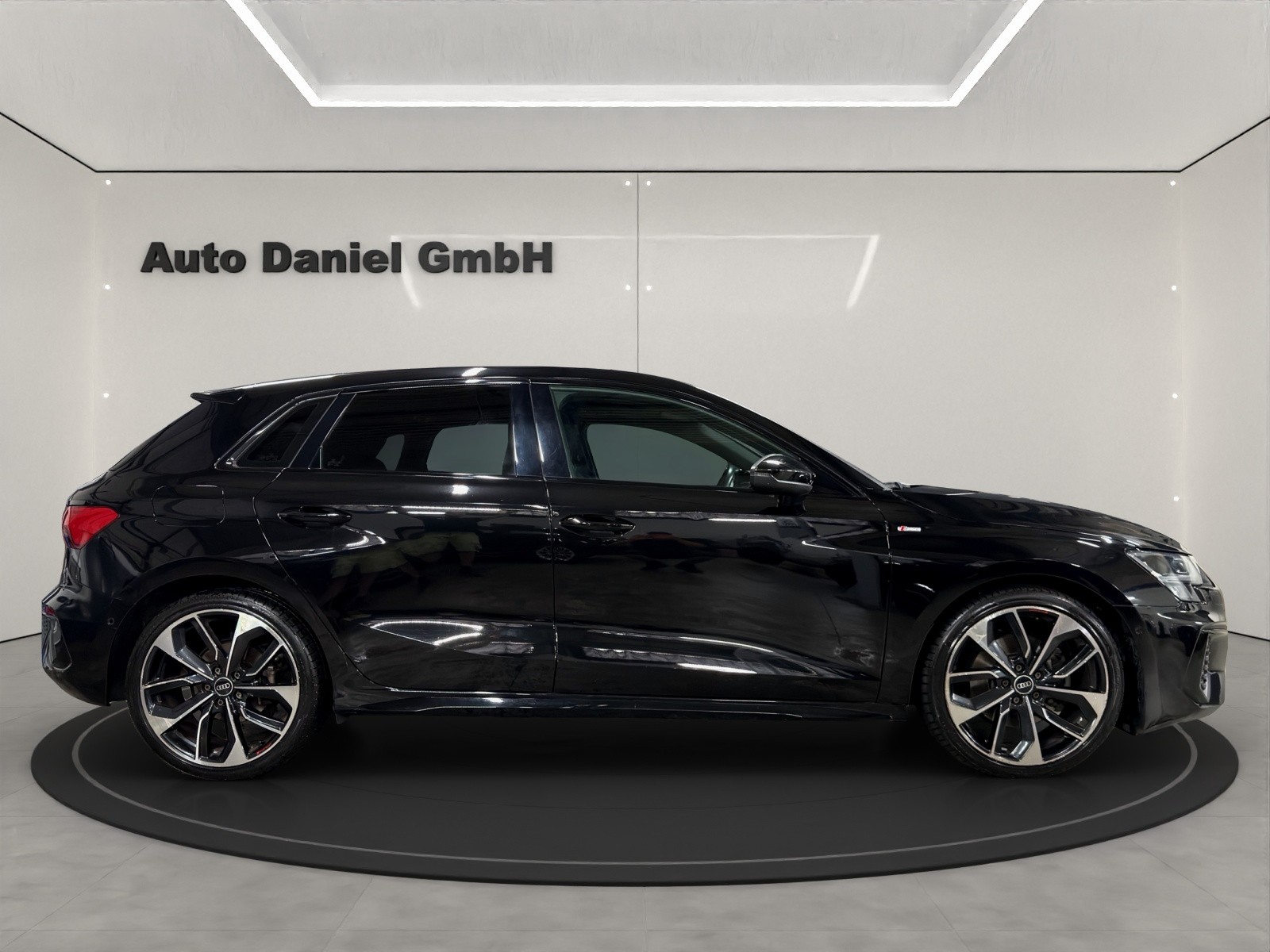 AUDI A3 Sportback 35 TFSI S line Attraction S-tronic-image-4