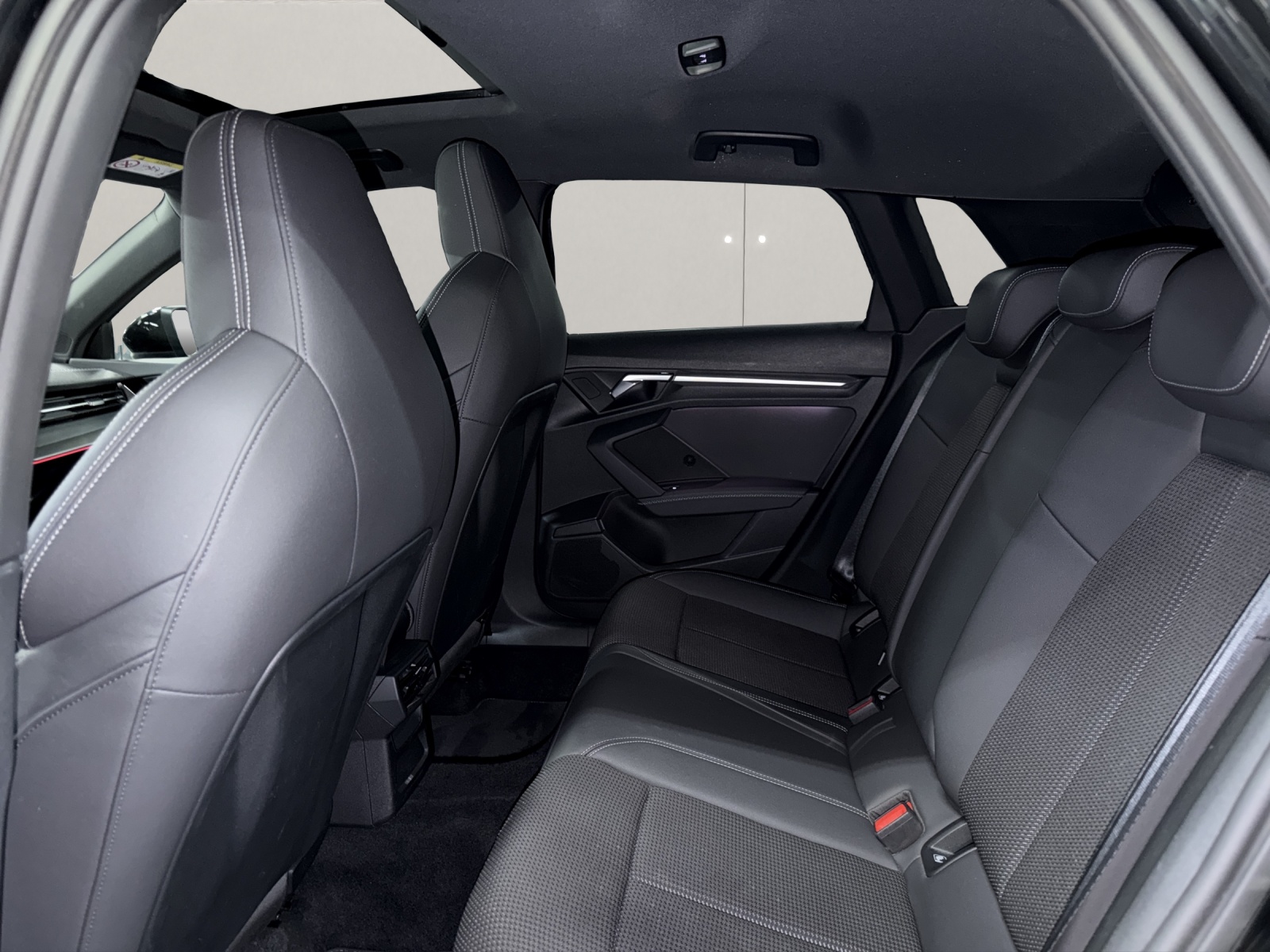 AUDI A3 Sportback 35 TFSI S line Attraction S-tronic-image-11