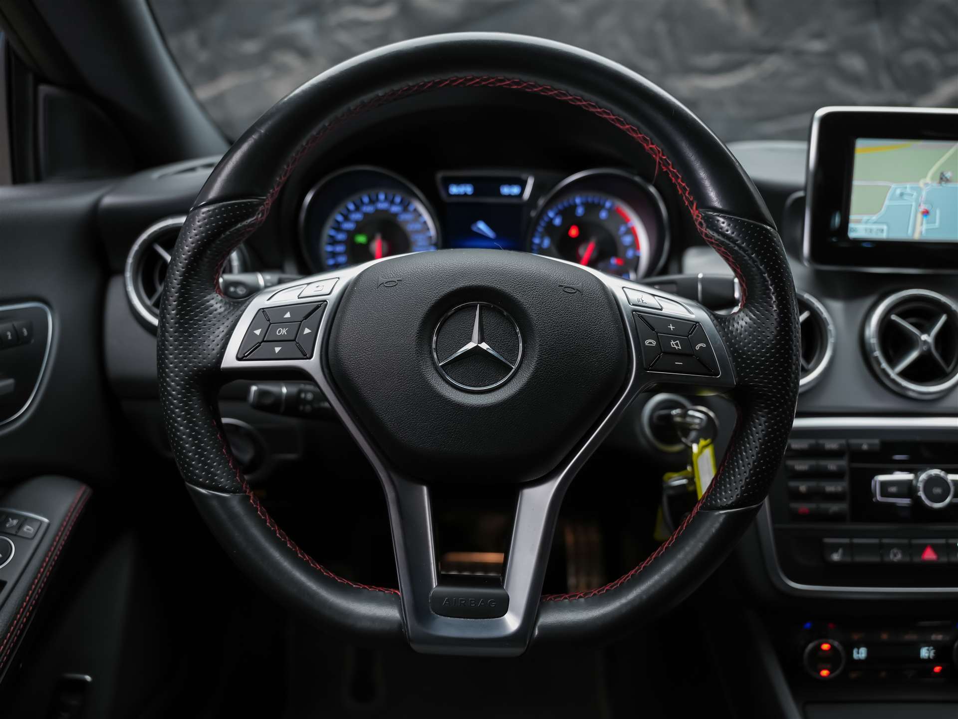 MERCEDES-BENZ CLA 250 Sport 7G-DCT 4Matic *CH Auto*Sitzheizung*Rückfahrkamera*-image-27