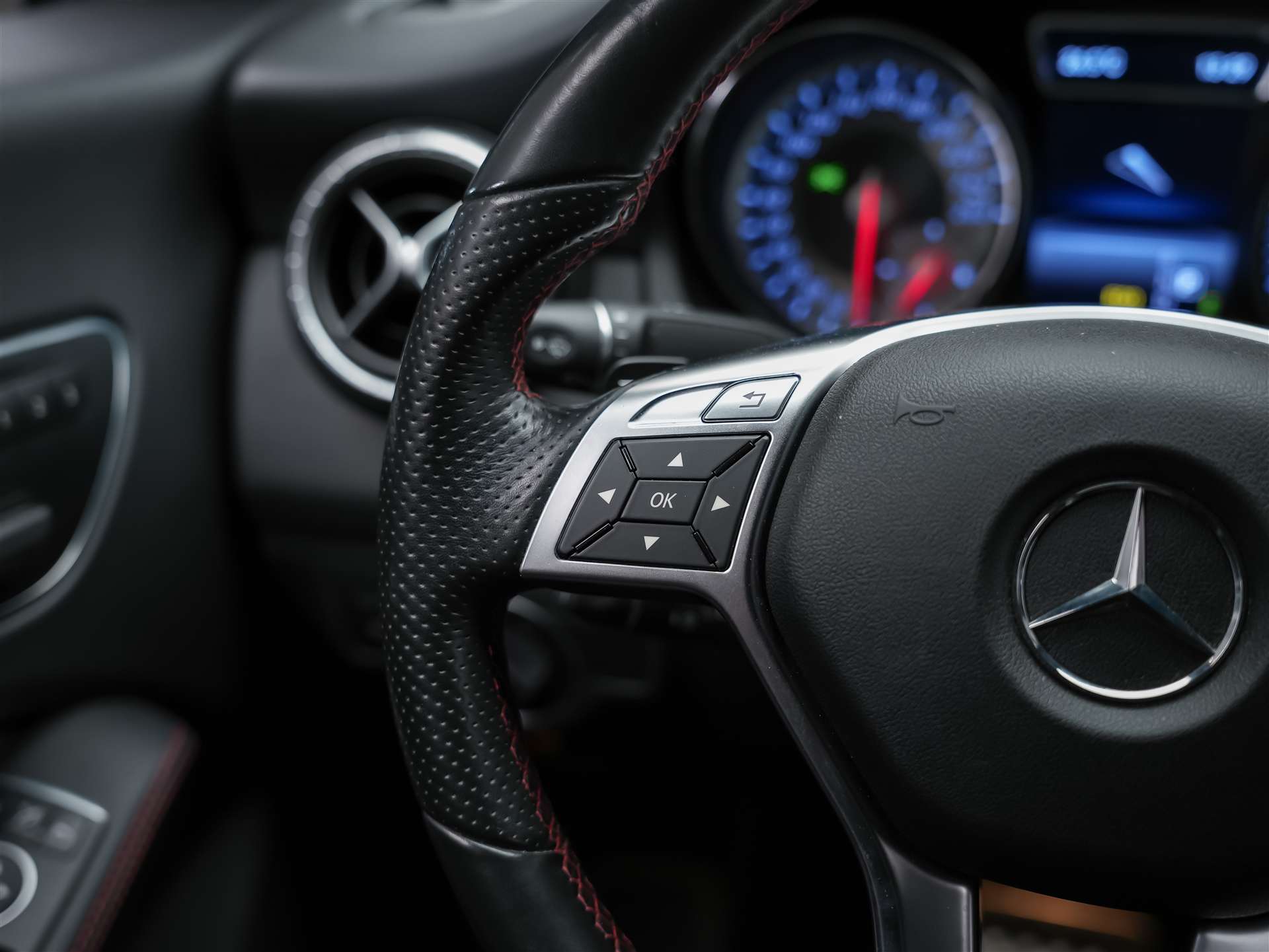 MERCEDES-BENZ CLA 250 Sport 7G-DCT 4Matic *CH Auto*Sitzheizung*Rückfahrkamera*-image-28