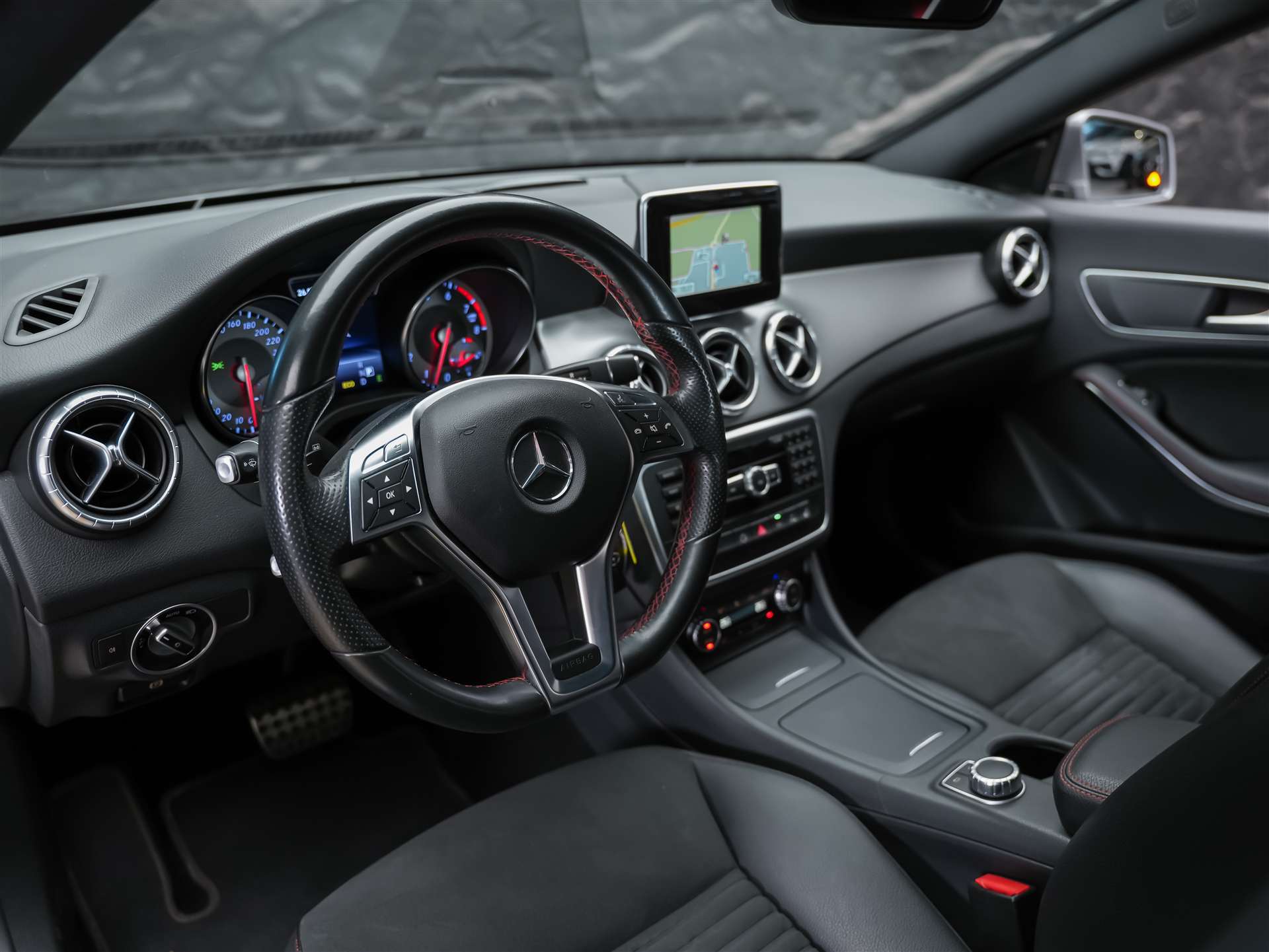 MERCEDES-BENZ CLA 250 Sport 7G-DCT 4Matic *CH Auto*Sitzheizung*Rückfahrkamera*-image-8