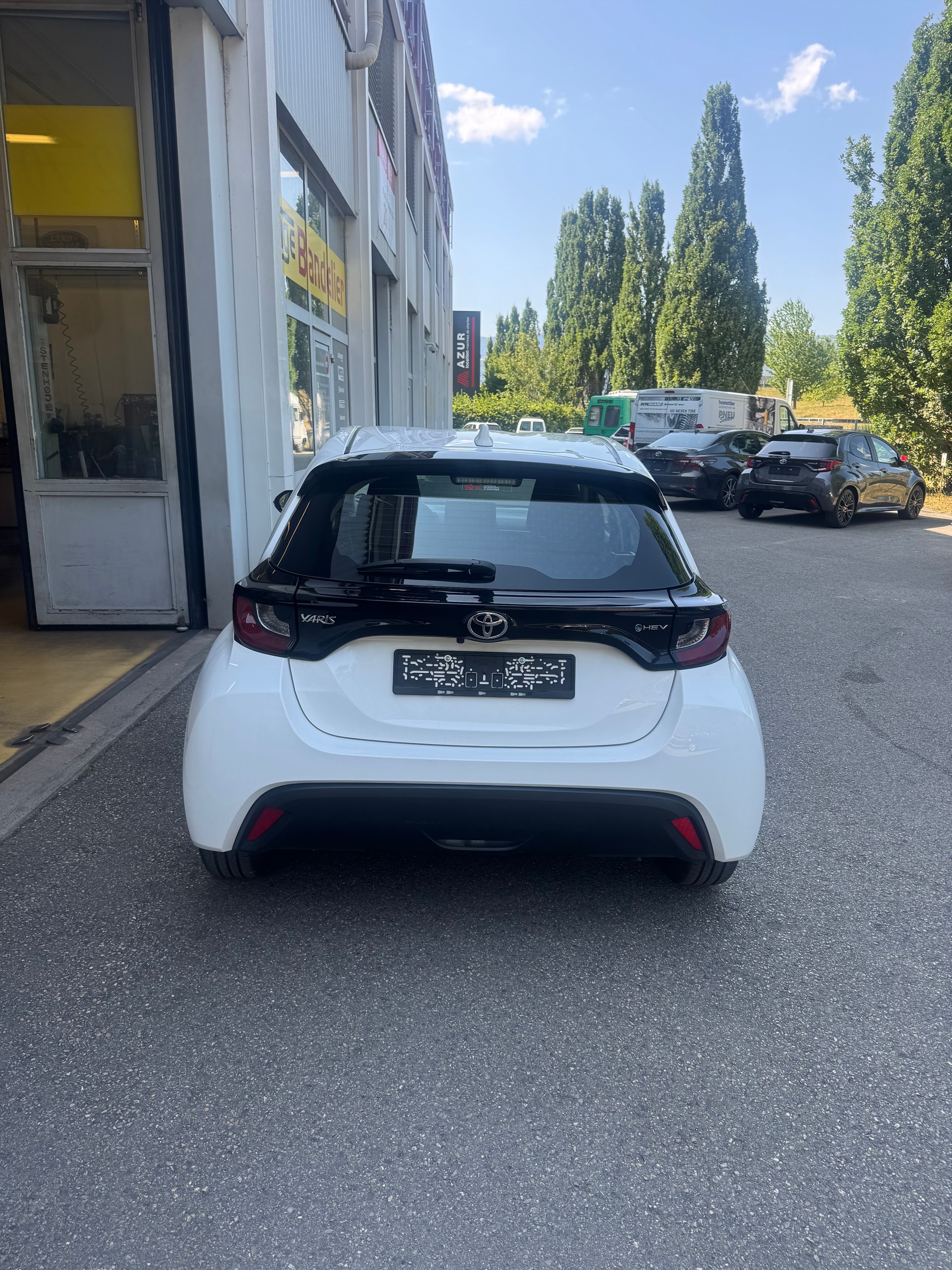 TOYOTA Yaris 1.5 Comfort e-CVT-image-2