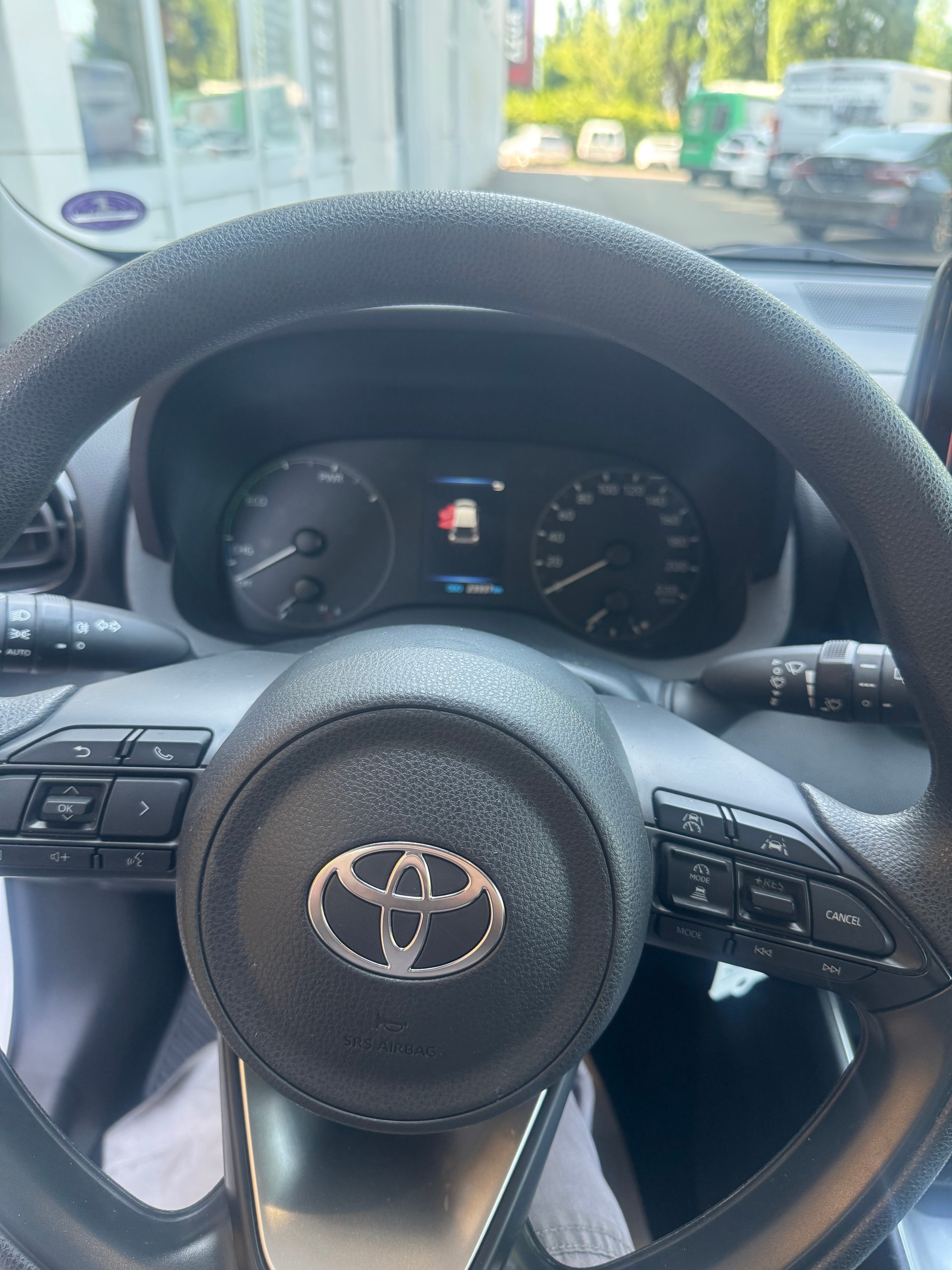 TOYOTA Yaris 1.5 Comfort e-CVT-image-5