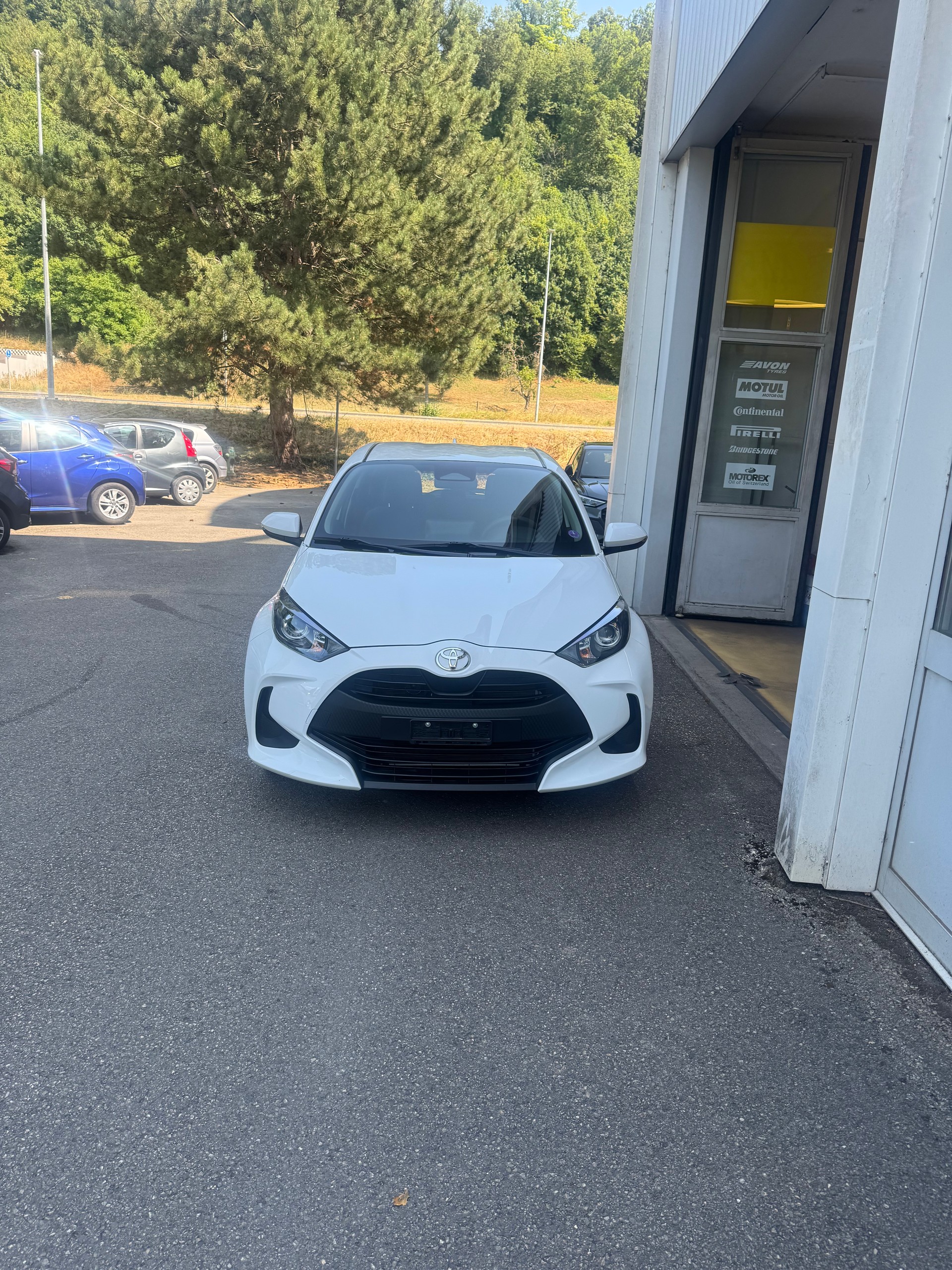 TOYOTA Yaris 1.5 Comfort e-CVT