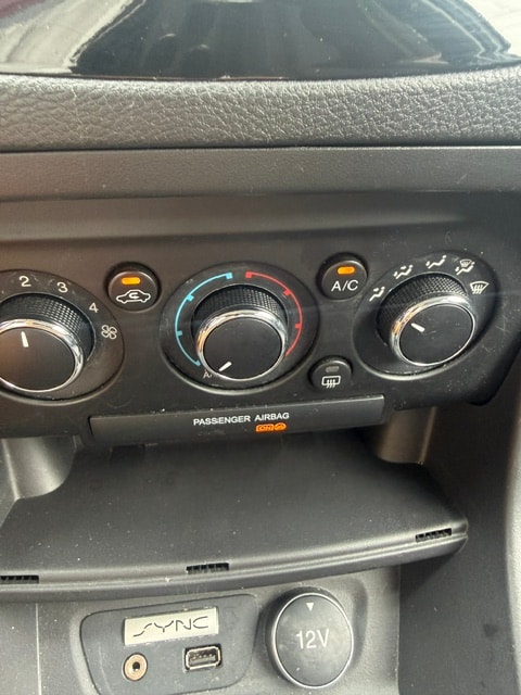 FORD KA+ 1.2 Ti-VCT Cool&Sound-image-10