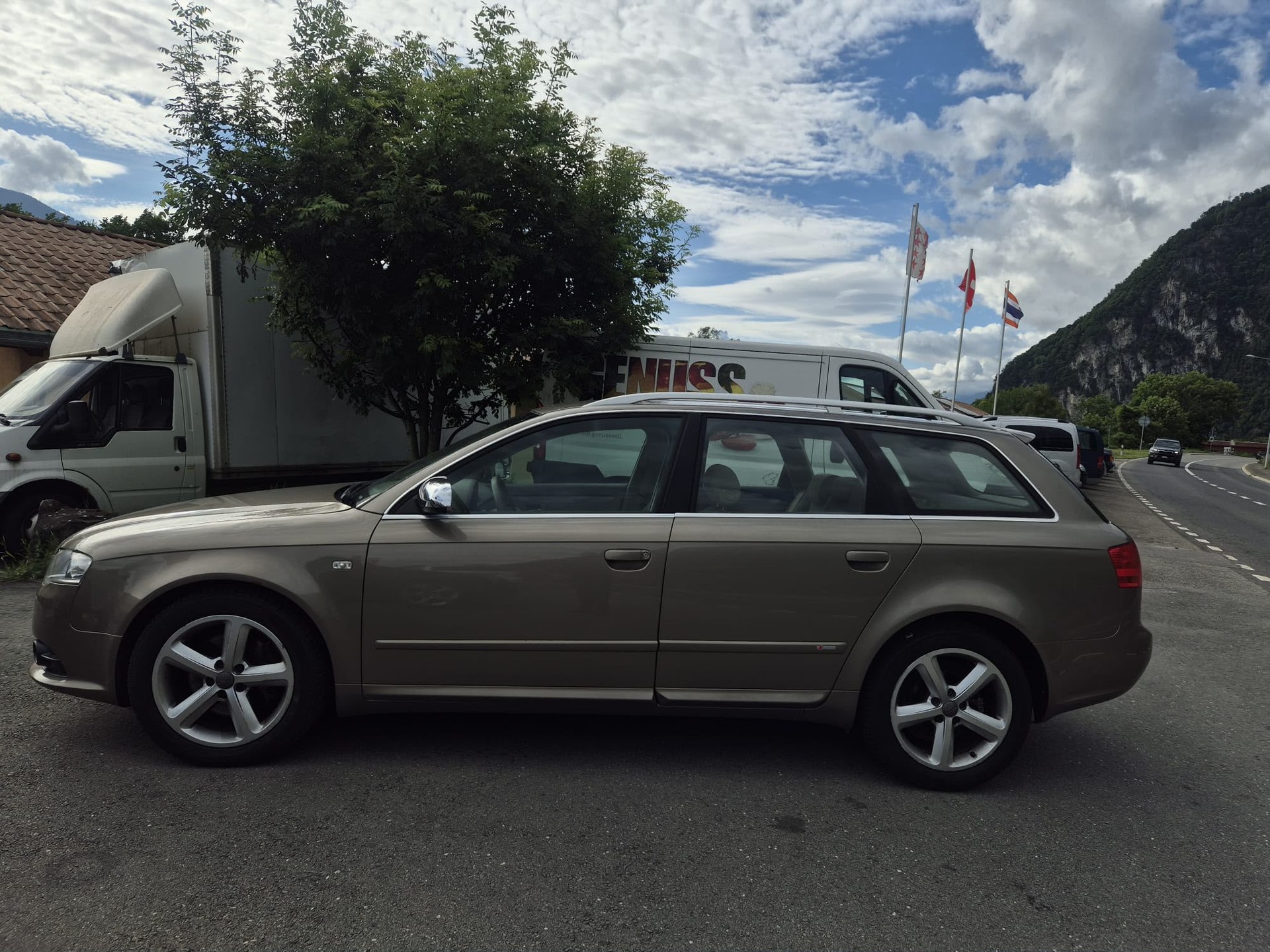 AUDI A4 Avant 2.0 TDI quattro-image-3