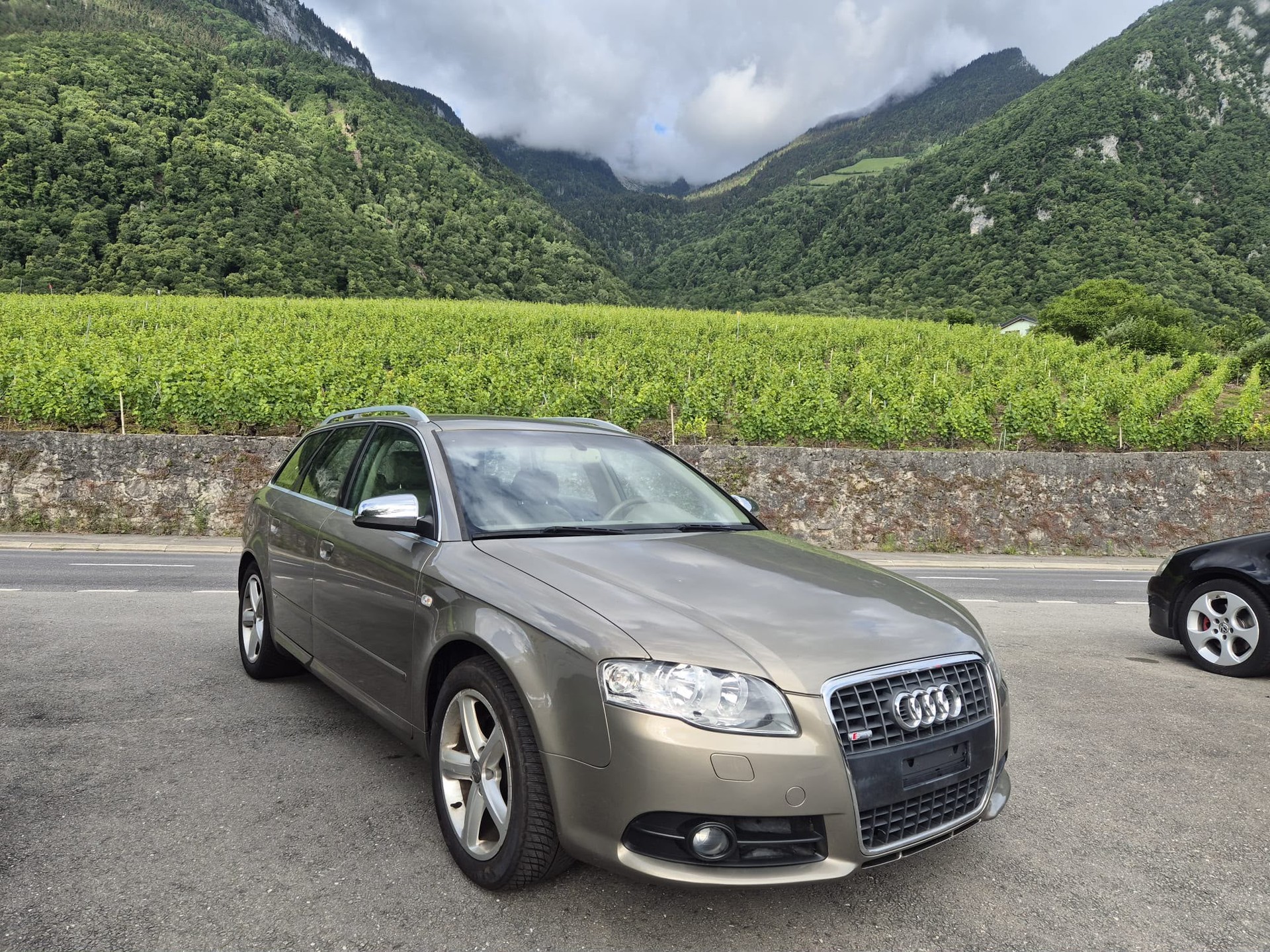 AUDI A4 Avant 2.0 TDI quattro-image-1