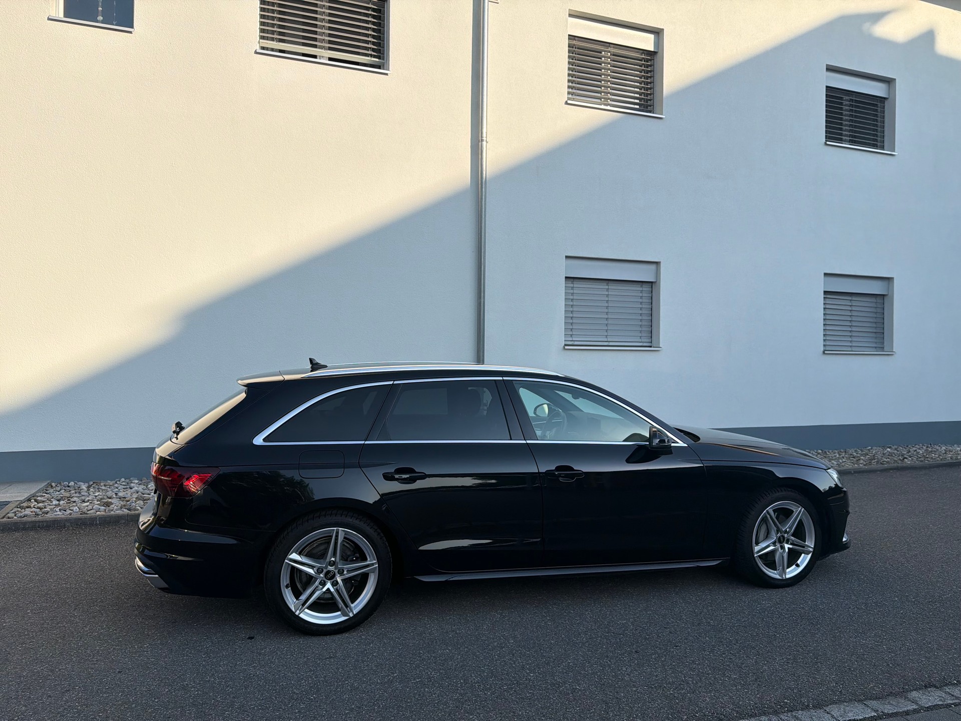 AUDI A4 Avant 40 TDI advanced quattro S-tronic-image-4
