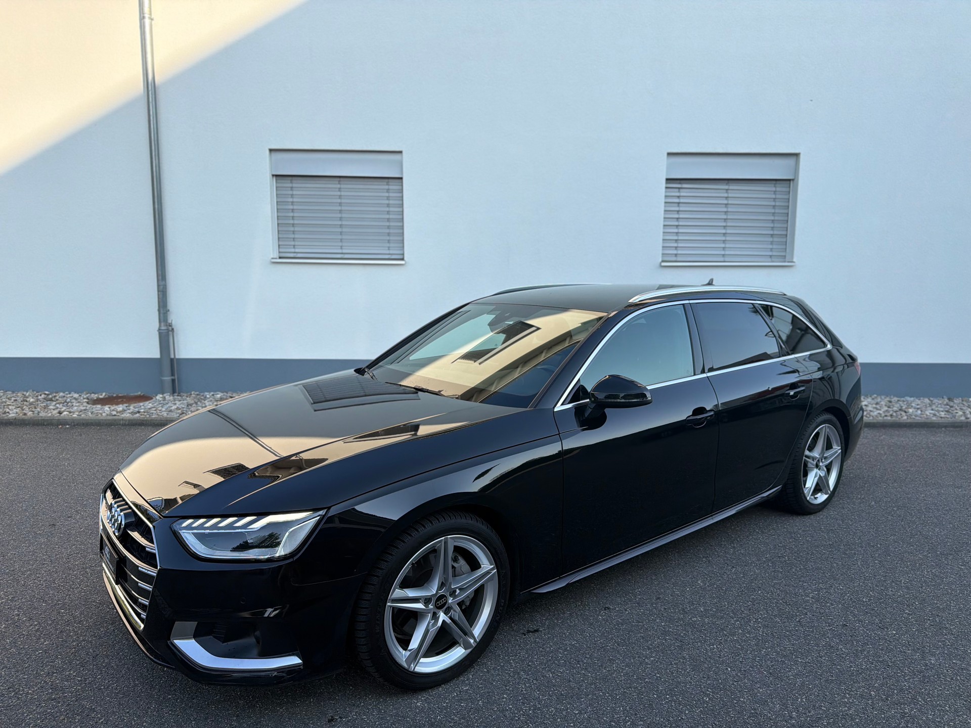 AUDI A4 Avant 40 TDI advanced quattro S-tronic-image-10
