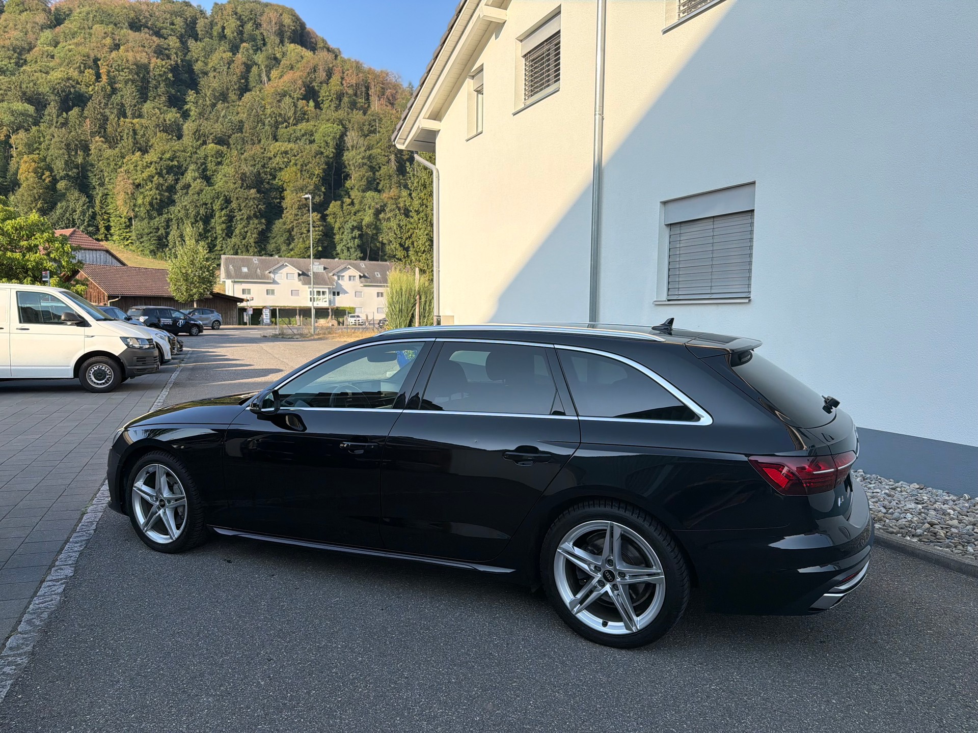 AUDI A4 Avant 40 TDI advanced quattro S-tronic-image-12