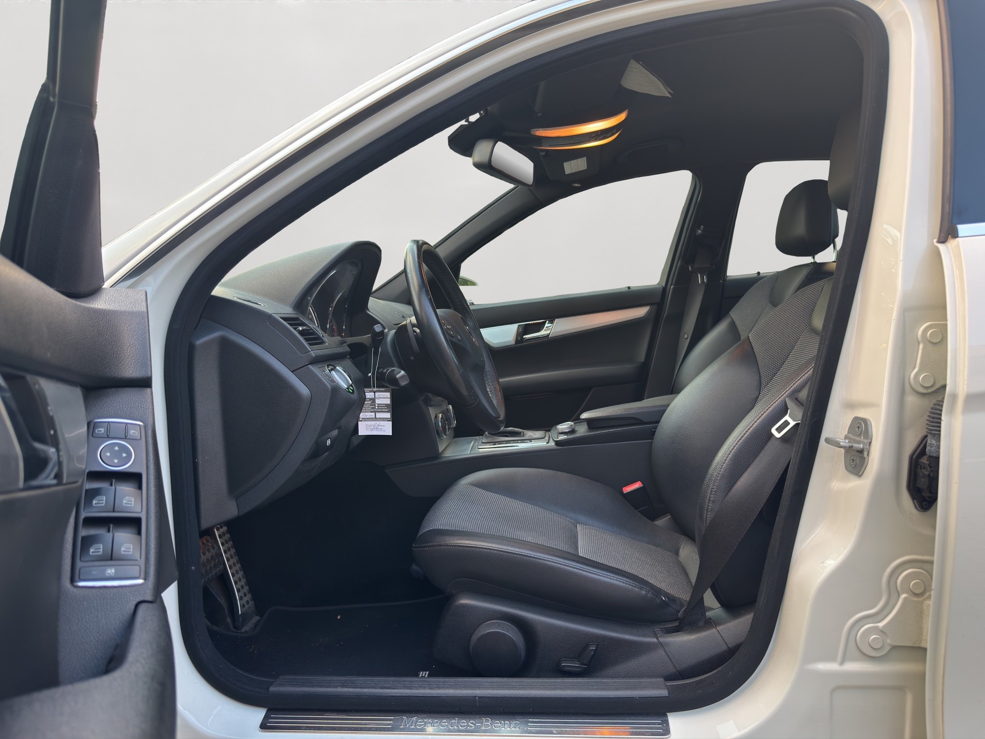 MERCEDES-BENZ C 180 Kompressor AMG Line White Star Automatik-image-8