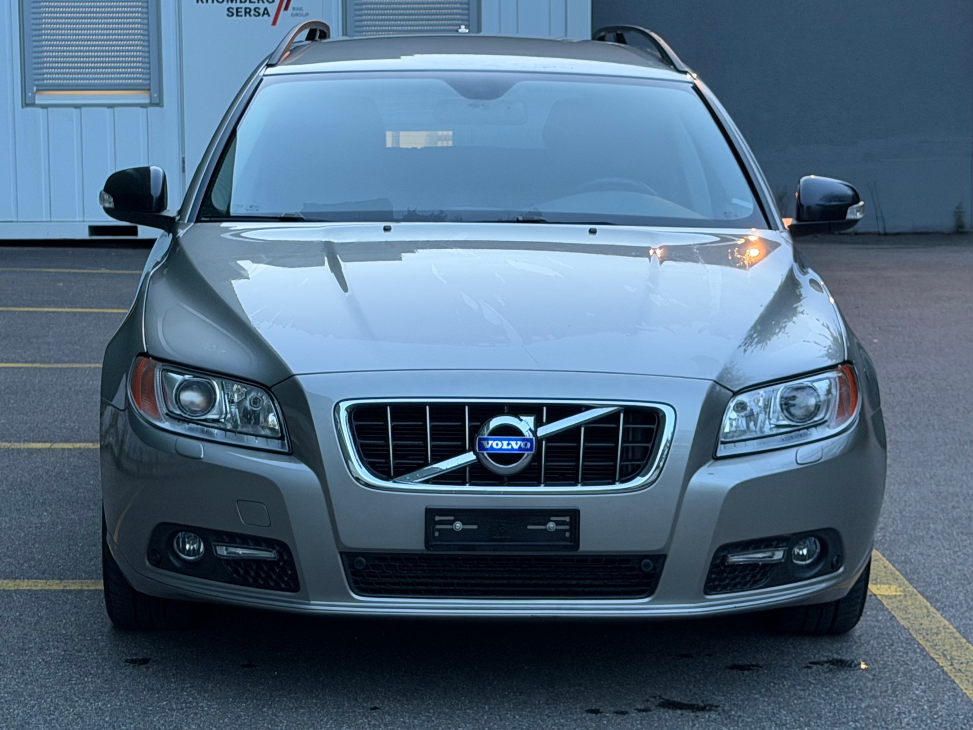 VOLVO V70 D3 Summum Geartronic-showroom-element-1