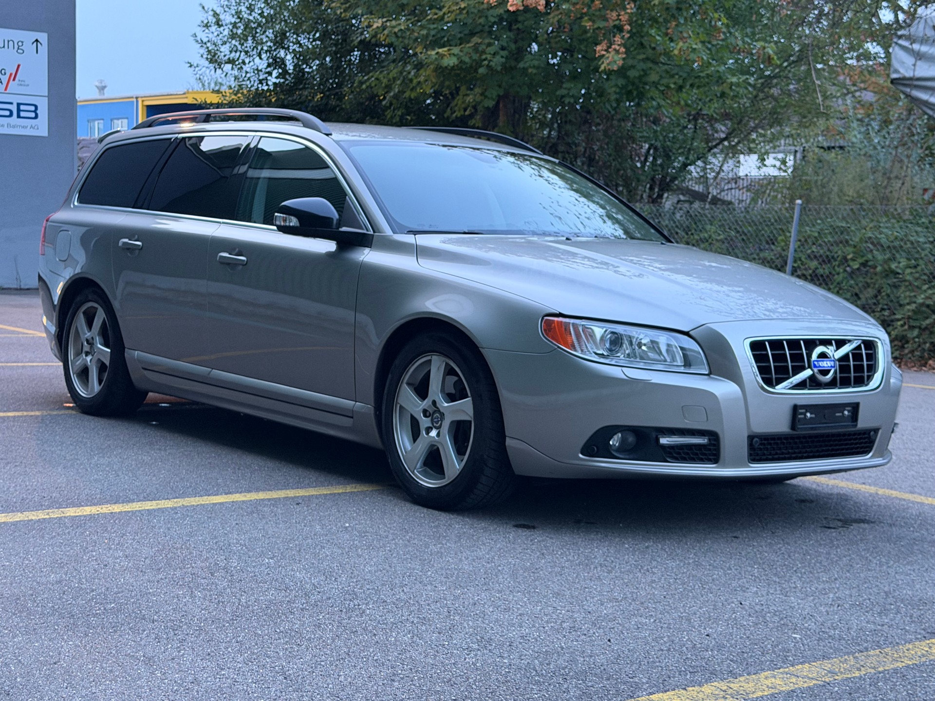 VOLVO V70 D3 Summum Geartronic-showroom-element-2