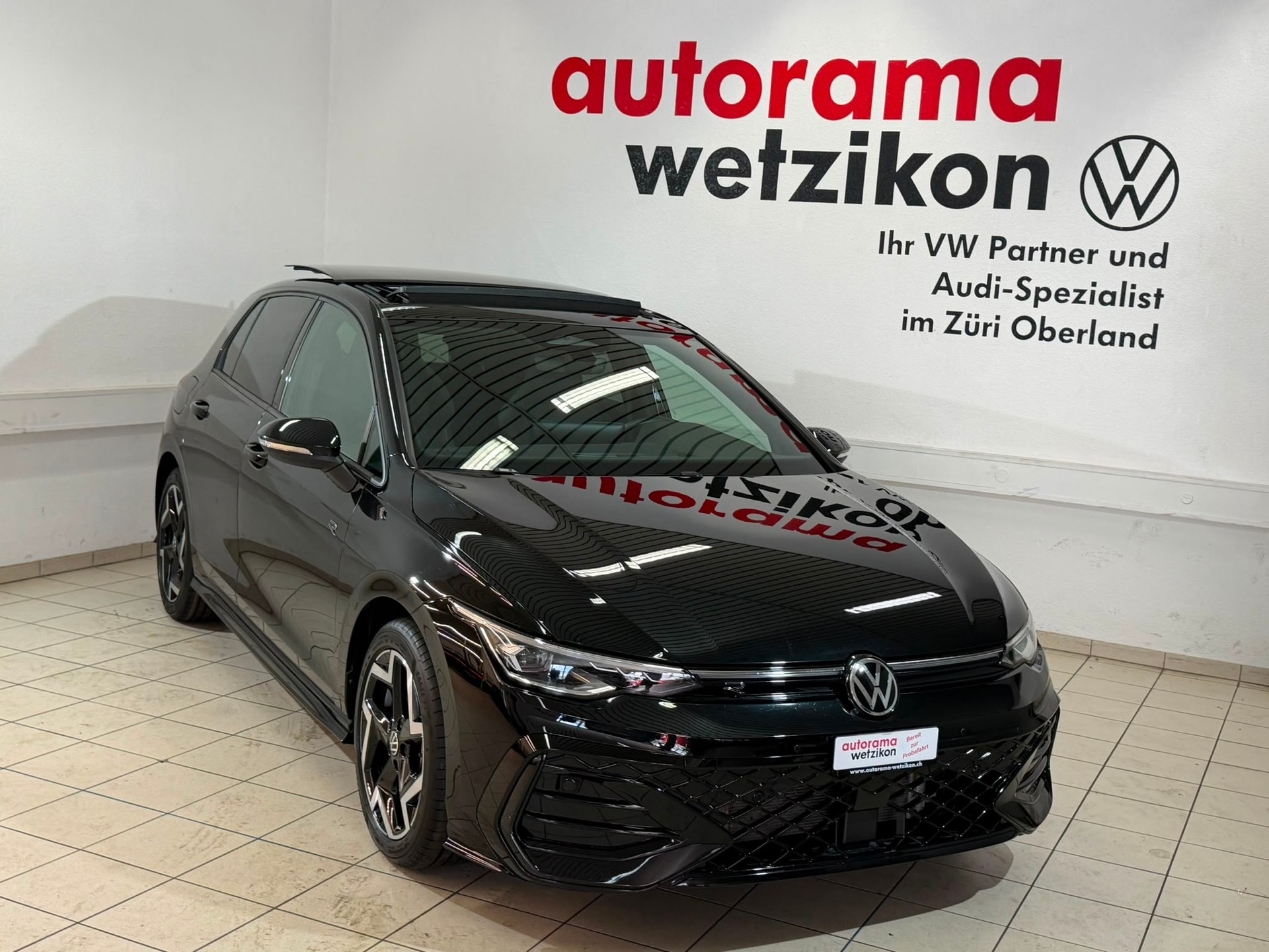 VW Golf 1.5 e TSI mHEV R-Line DSG-showroom-element-1