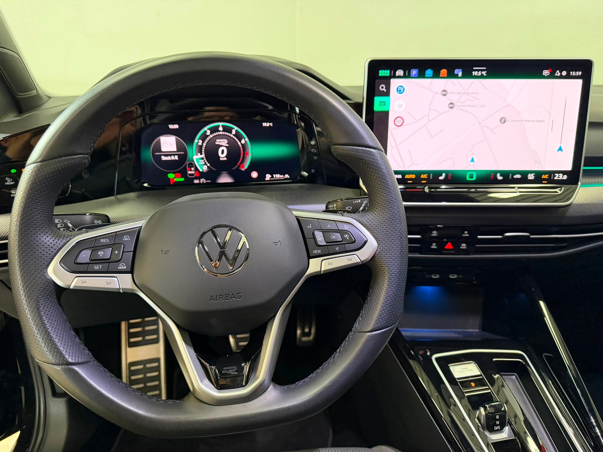VW Golf 1.5 e TSI mHEV R-Line DSG-image-8