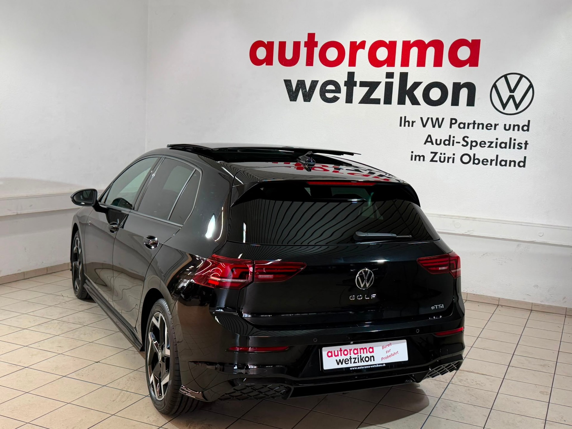 VW Golf 1.5 e TSI mHEV R-Line DSG-showroom-element-3