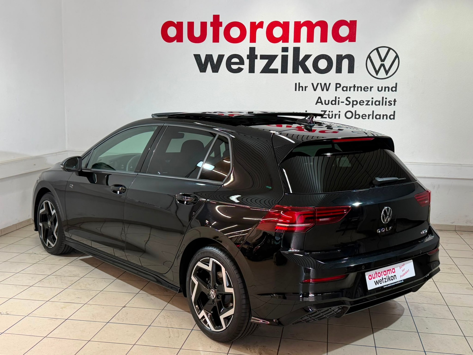 VW Golf 1.5 e TSI mHEV R-Line DSG-showroom-element-2