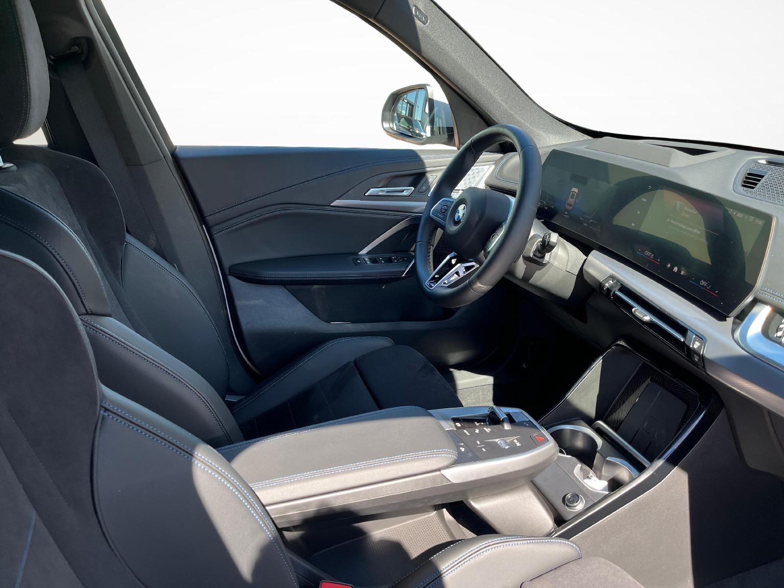 BMW X1 23i xDrive-image-9