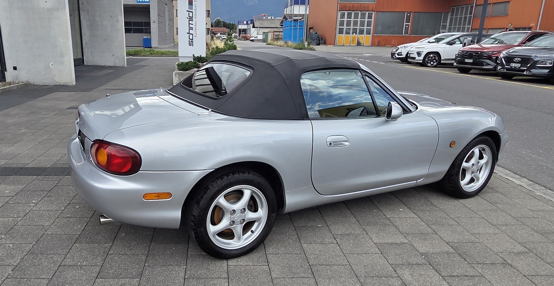 MAZDA MX-5 1.8i-16 Youngster-showroom-element-3