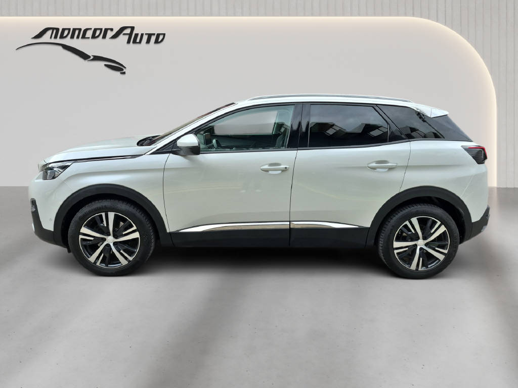 PEUGEOT 3008 1.2 PureTech Allure EAT8-image-4