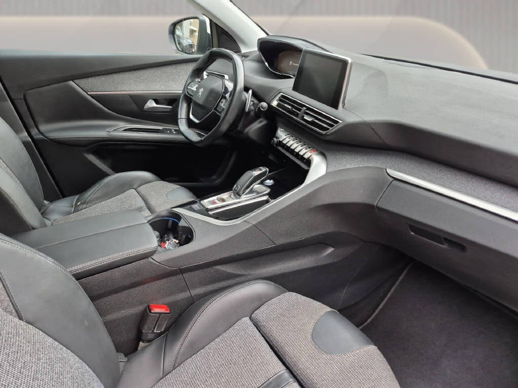 PEUGEOT 3008 1.2 PureTech Allure EAT8-image-13