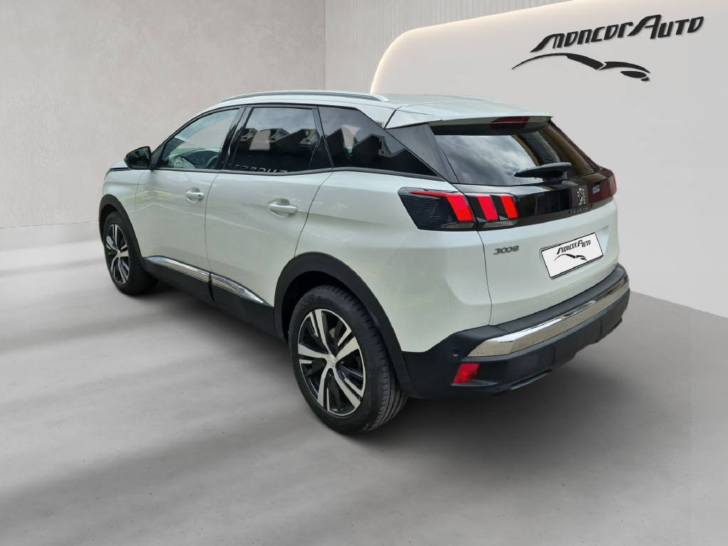 PEUGEOT 3008 1.2 PureTech Allure EAT8-image-6