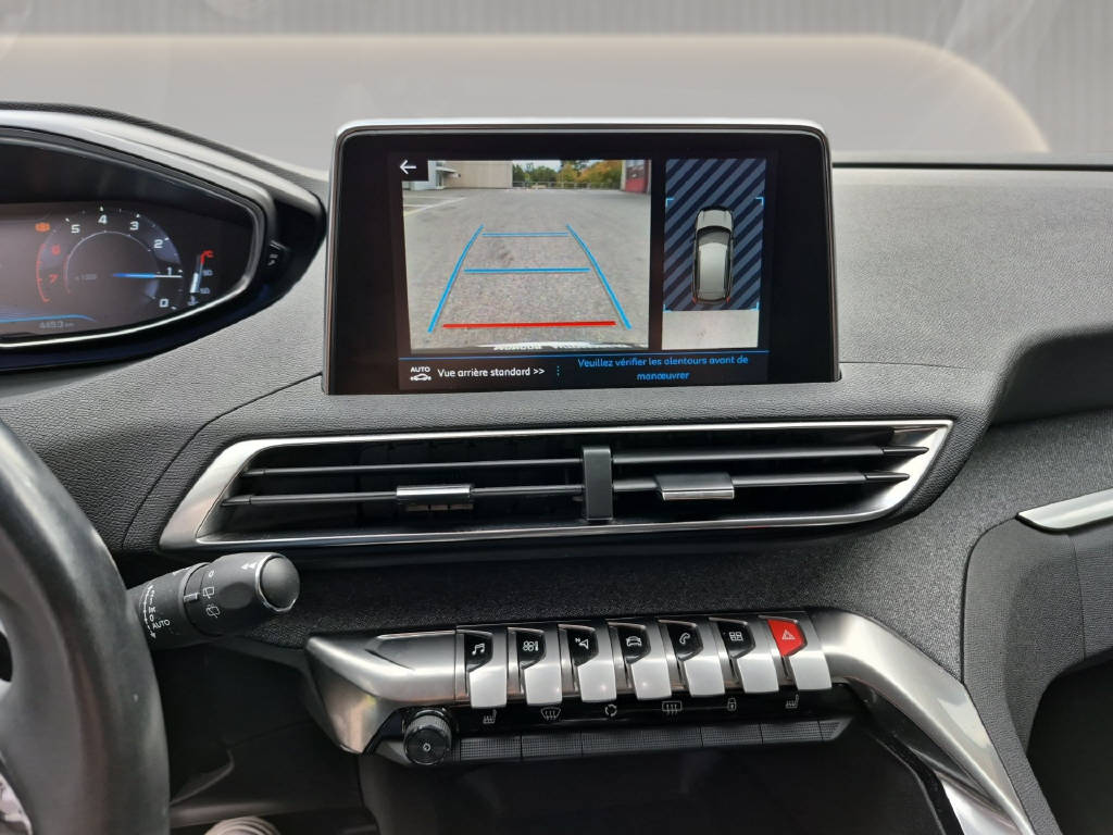 PEUGEOT 3008 1.2 PureTech Allure EAT8-image-12