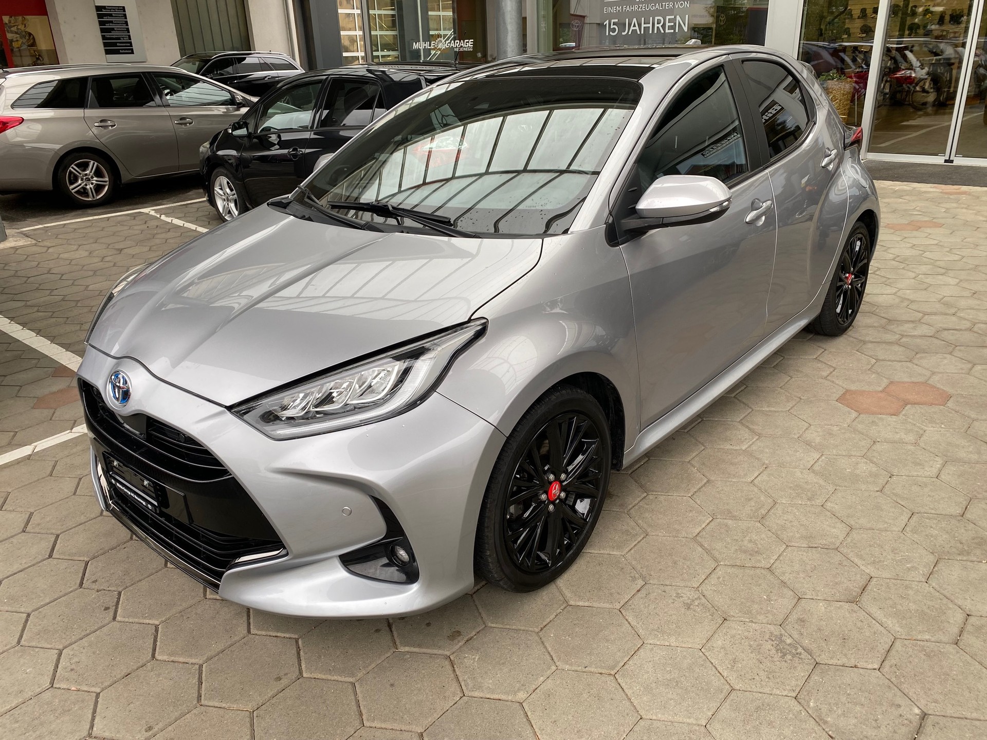 TOYOTA Yaris 1.5 Pop e-CVT-showroom-element-1