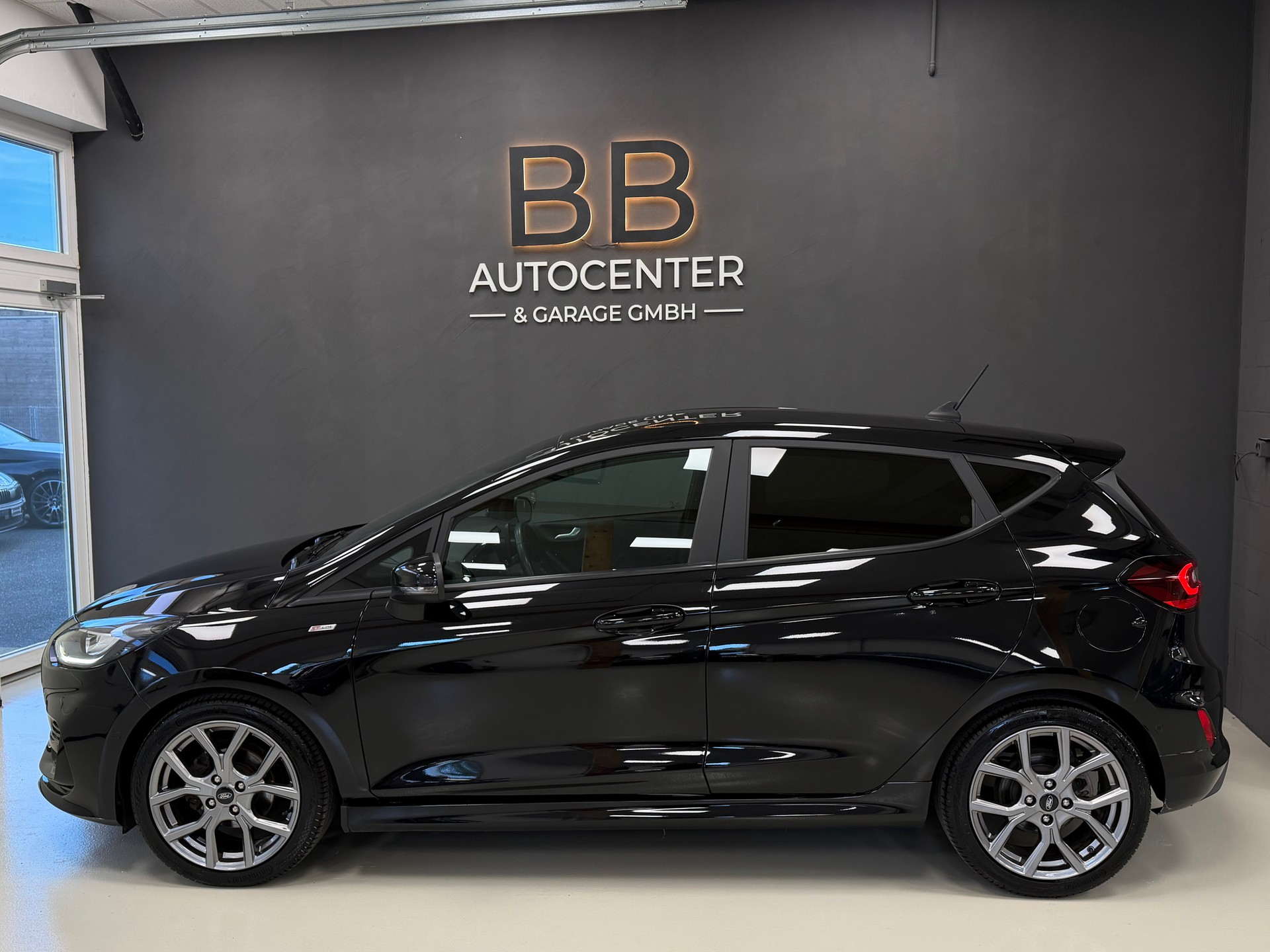 FORD Fiesta 1.0 SCTi MHEV ST Line X Automat-showroom-element-3