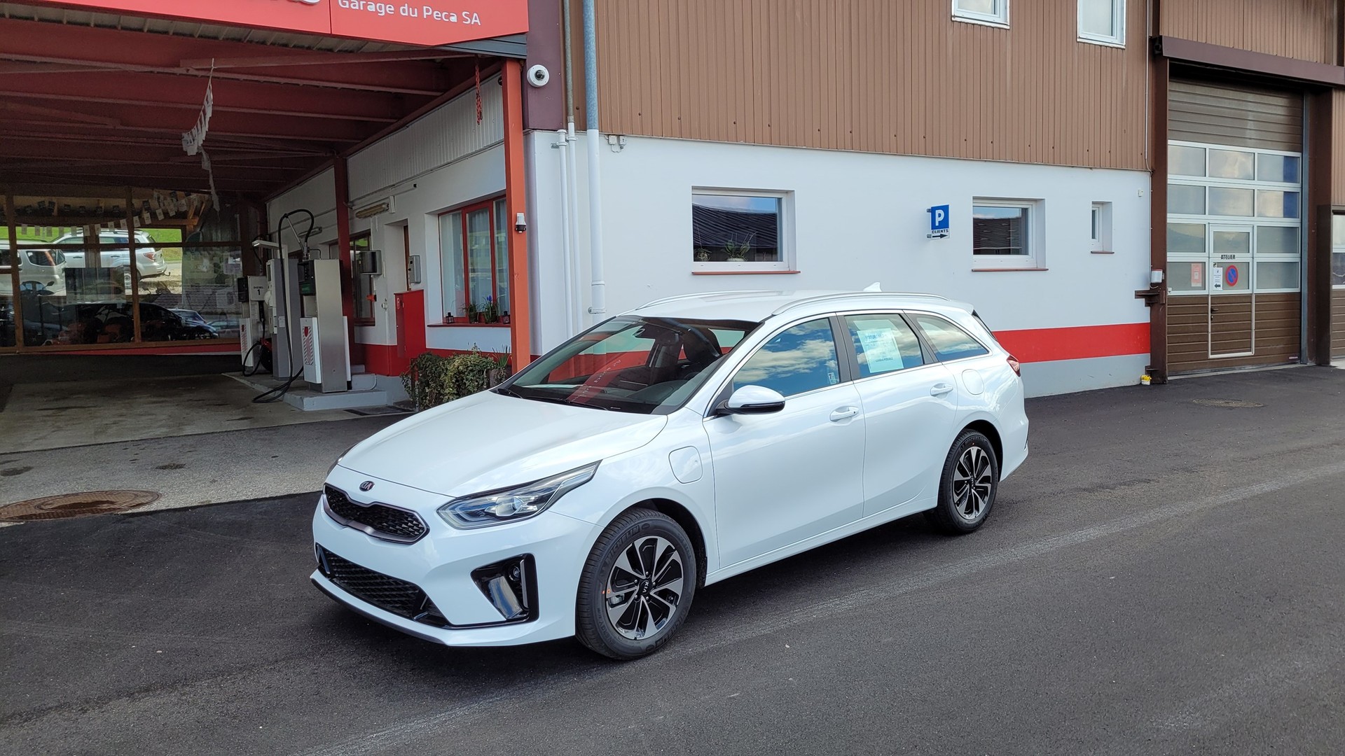 KIA Ceed Sportswagon 1.6 GDi Plug-in Hybrid Power DCT-image-2
