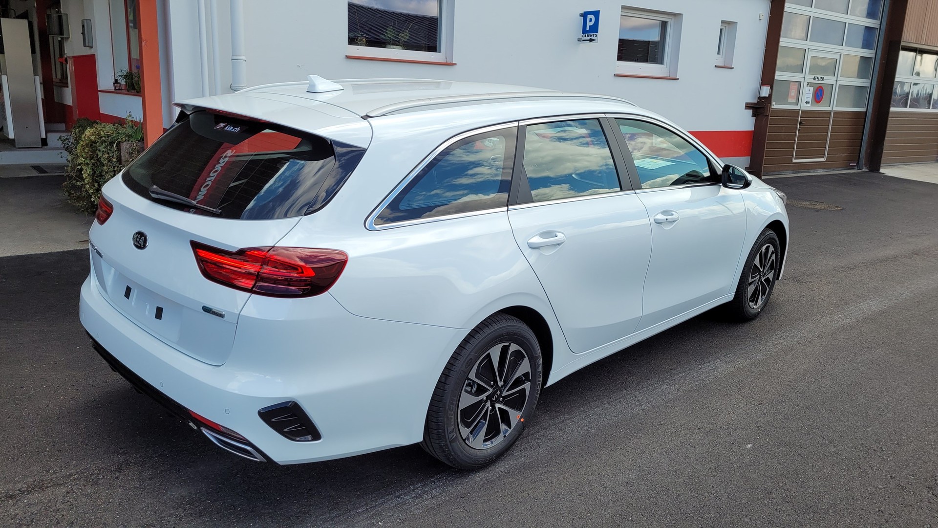 KIA Ceed Sportswagon 1.6 GDi Plug-in Hybrid Power DCT-image-3