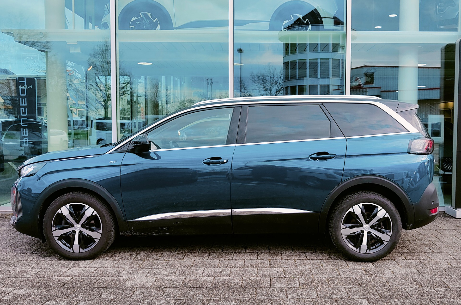 PEUGEOT 5008 1.6 Pure Tech GT Pack EAT8-showroom-element-1