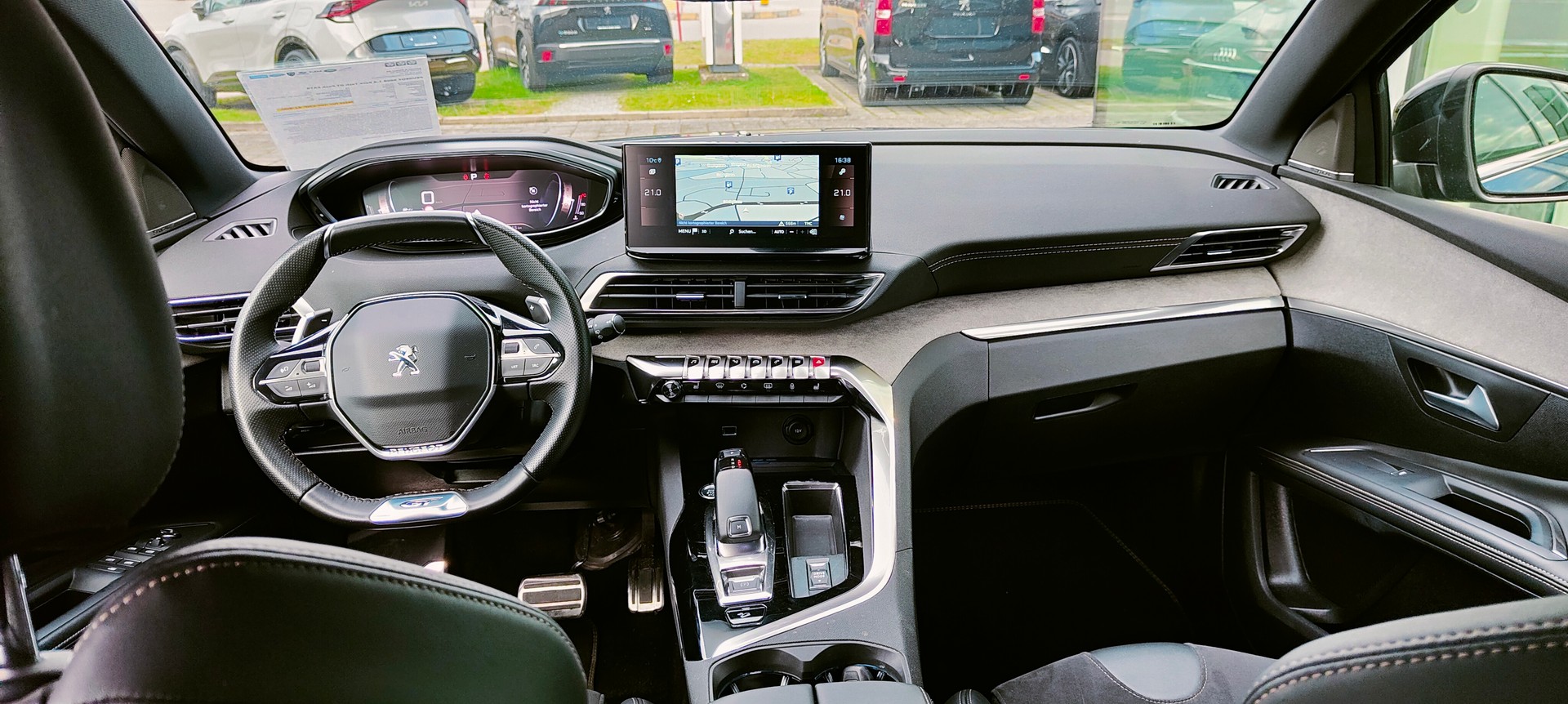 PEUGEOT 5008 1.6 Pure Tech GT Pack EAT8-showroom-element-3