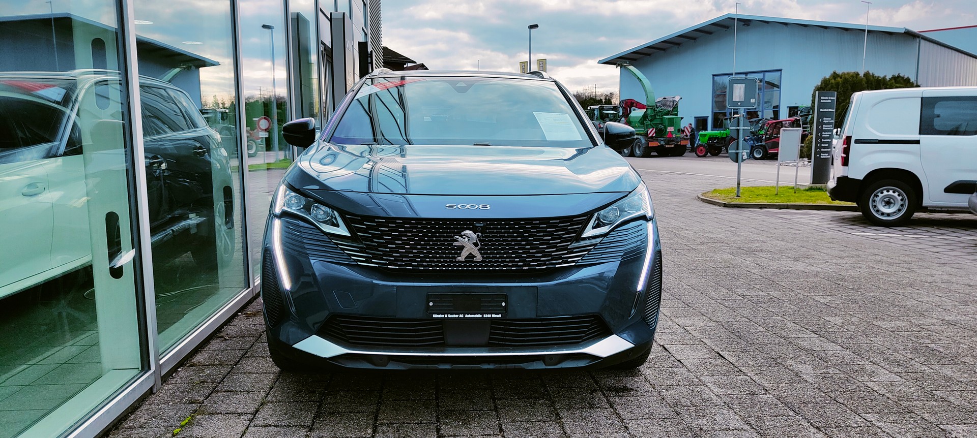 PEUGEOT 5008 1.6 Pure Tech GT Pack EAT8-showroom-element-2