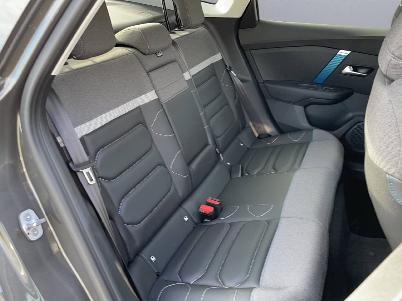 CITROEN C4 X Electric Shine-image-10
