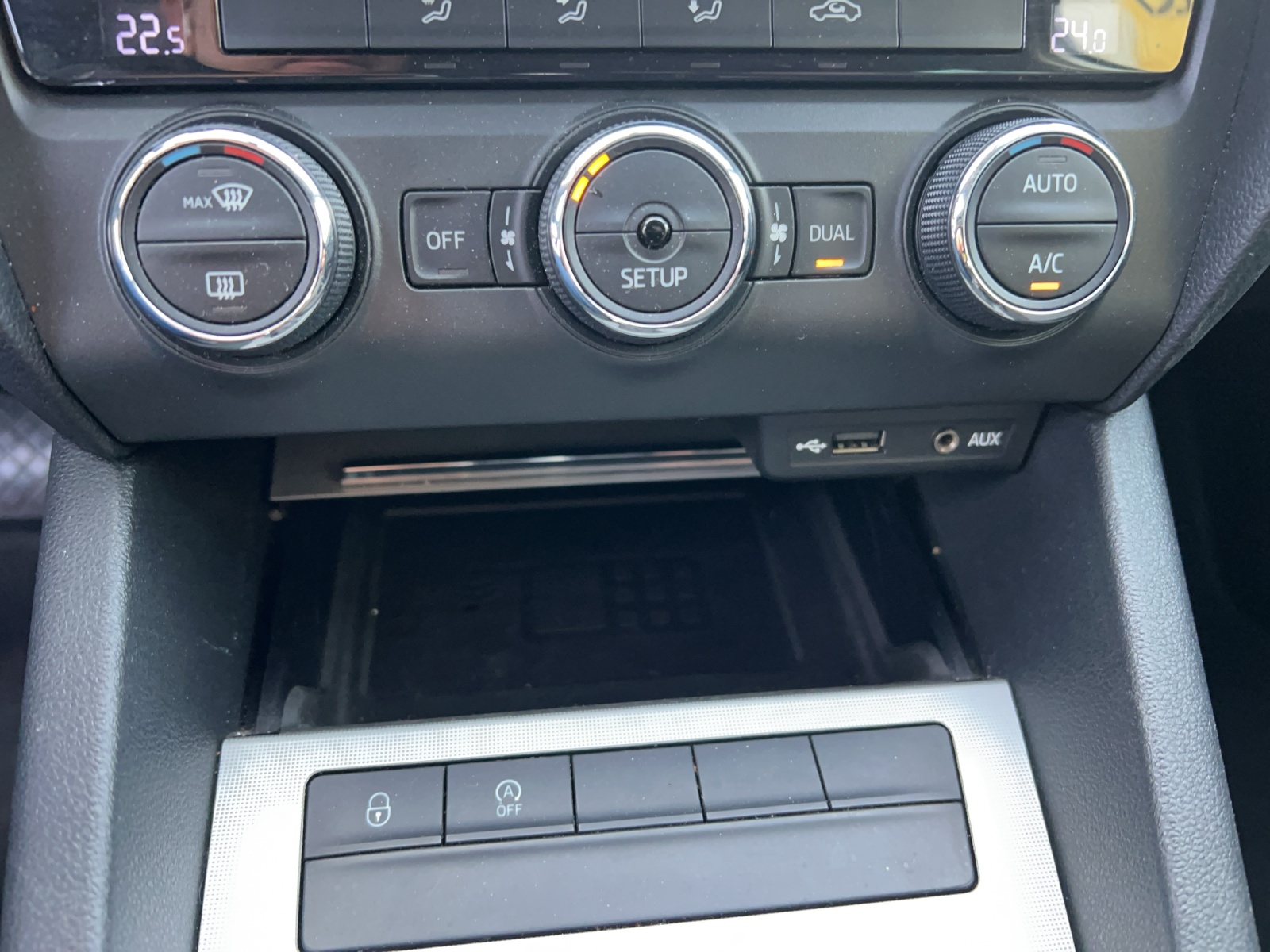 SKODA Octavia Combi 1.6 TDI Active DSG-image-9