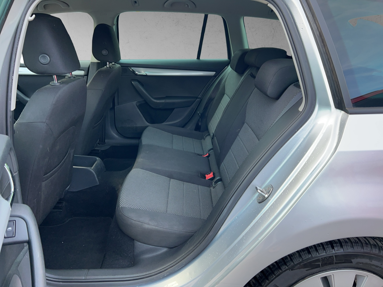 SKODA Octavia Combi 1.6 TDI Active DSG-image-12