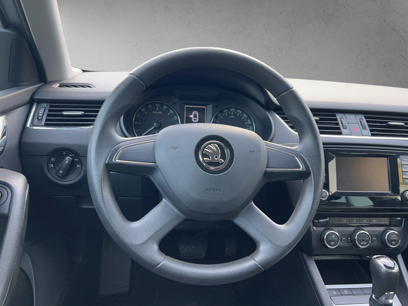 SKODA Octavia Combi 1.6 TDI Active DSG-image-6
